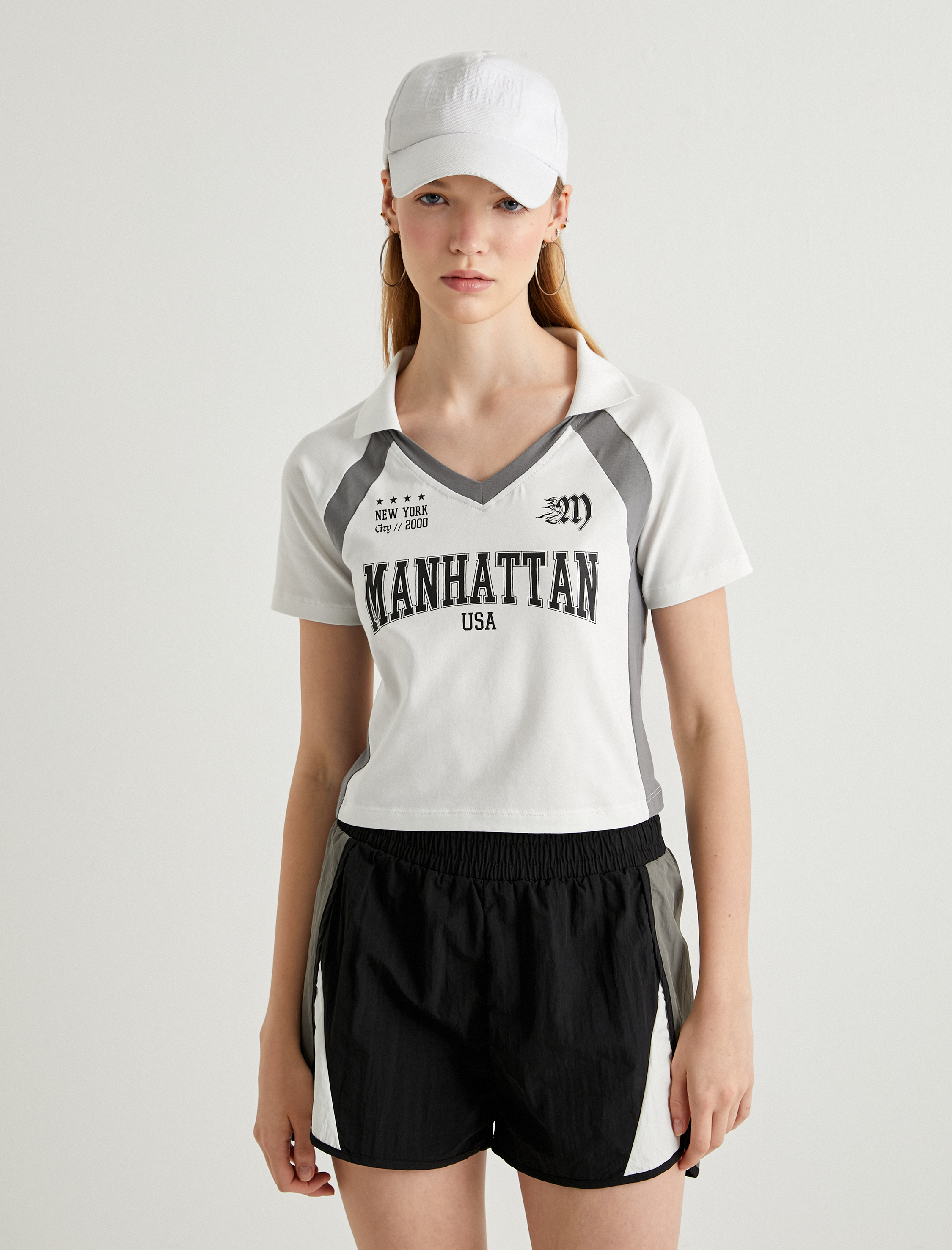 Crop Polo Tişört V Yaka Kısa Kollu Slim Fit