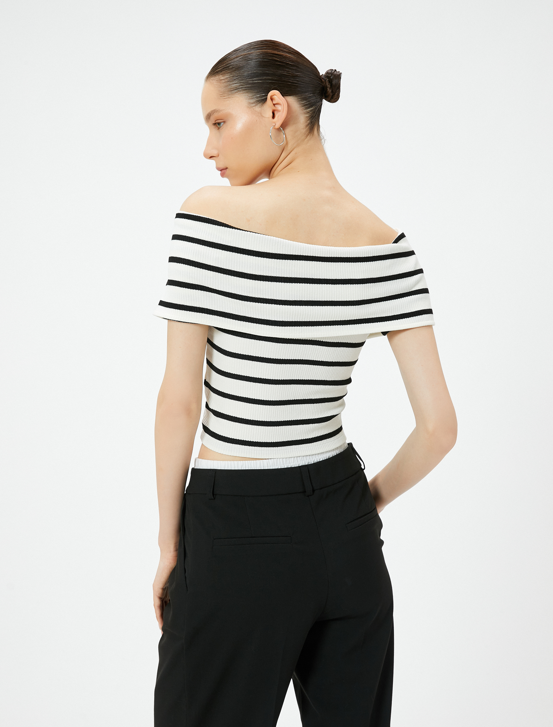 Fermuarlı Omzu Açık Tişört Kat Detaylı Kısa Kollu Viskoz Kumaş Slim Fit