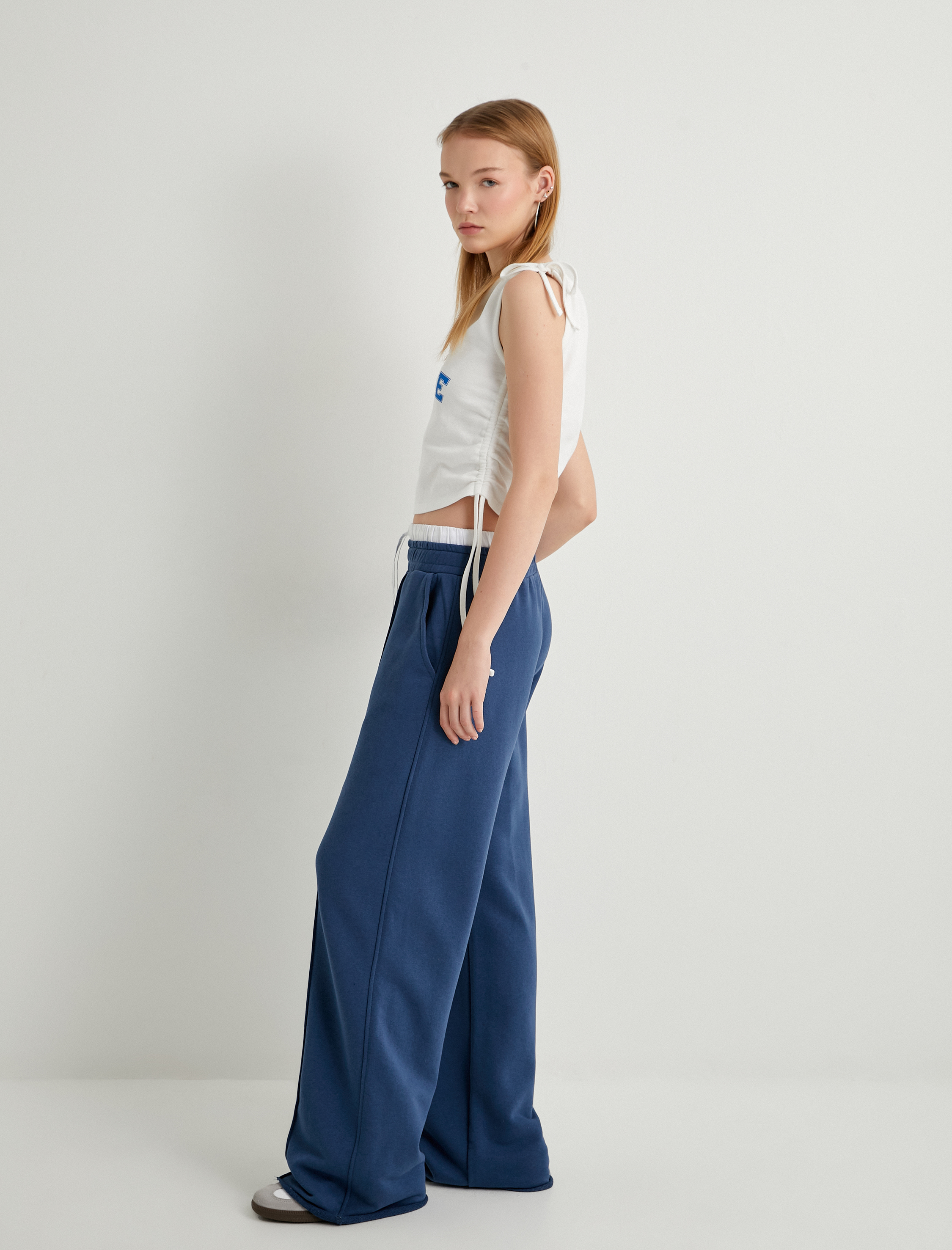   Tek Omuz Üst France Baskılı Fiyonk Detaylı Büzgülü Slim Fit