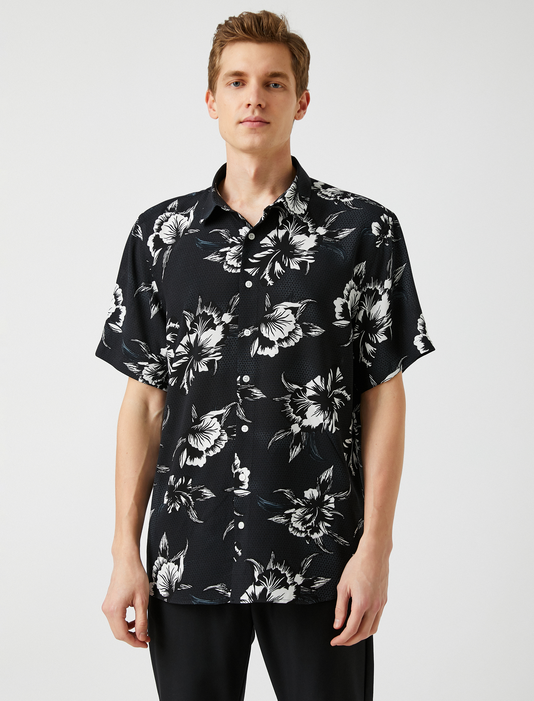   Çiçek Desenli Kısa Kollu Gömlek