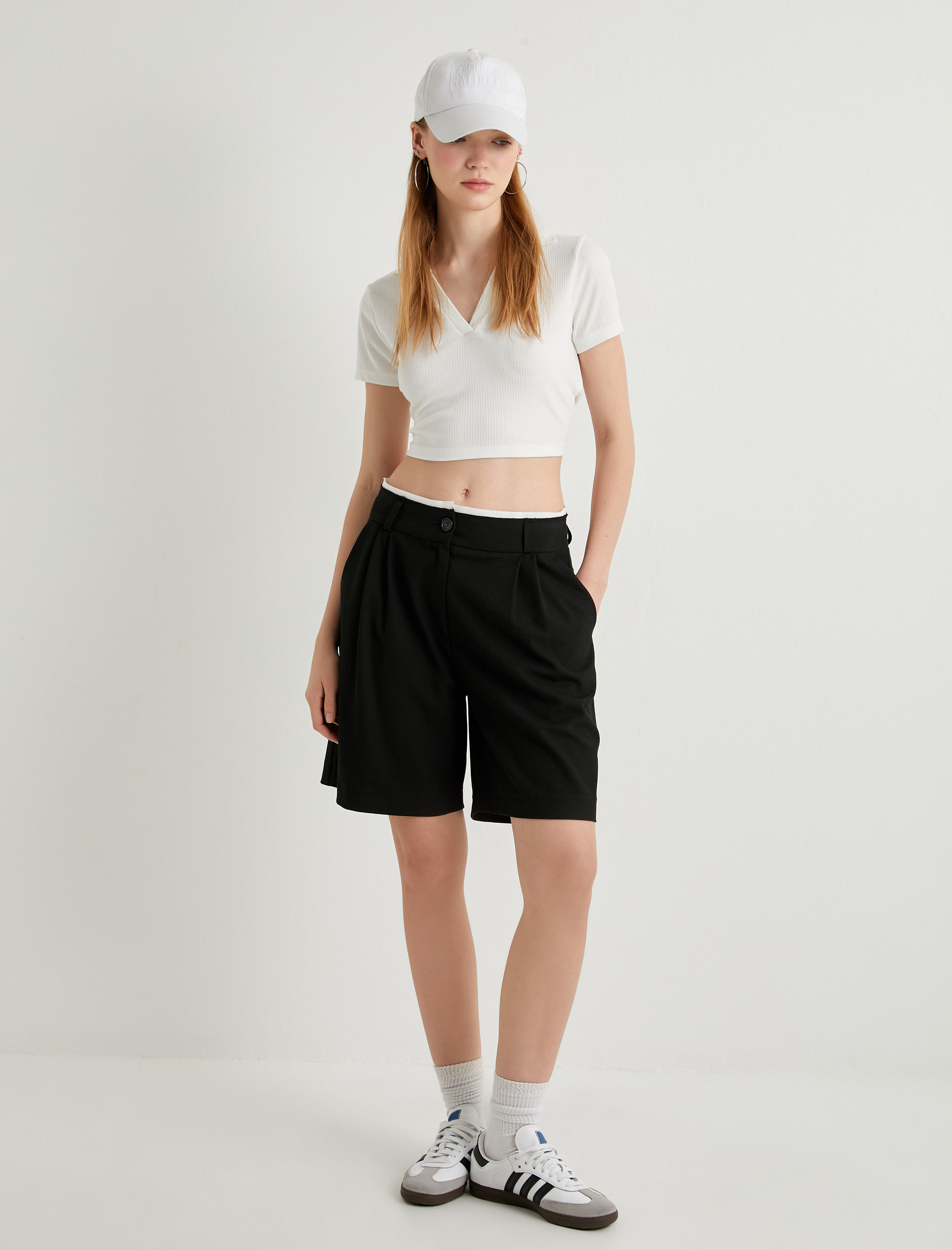   Kumaş Bermuda Şort Pile Detaylı Çift Bel Detaylı Renk Kontrastlı Cepli