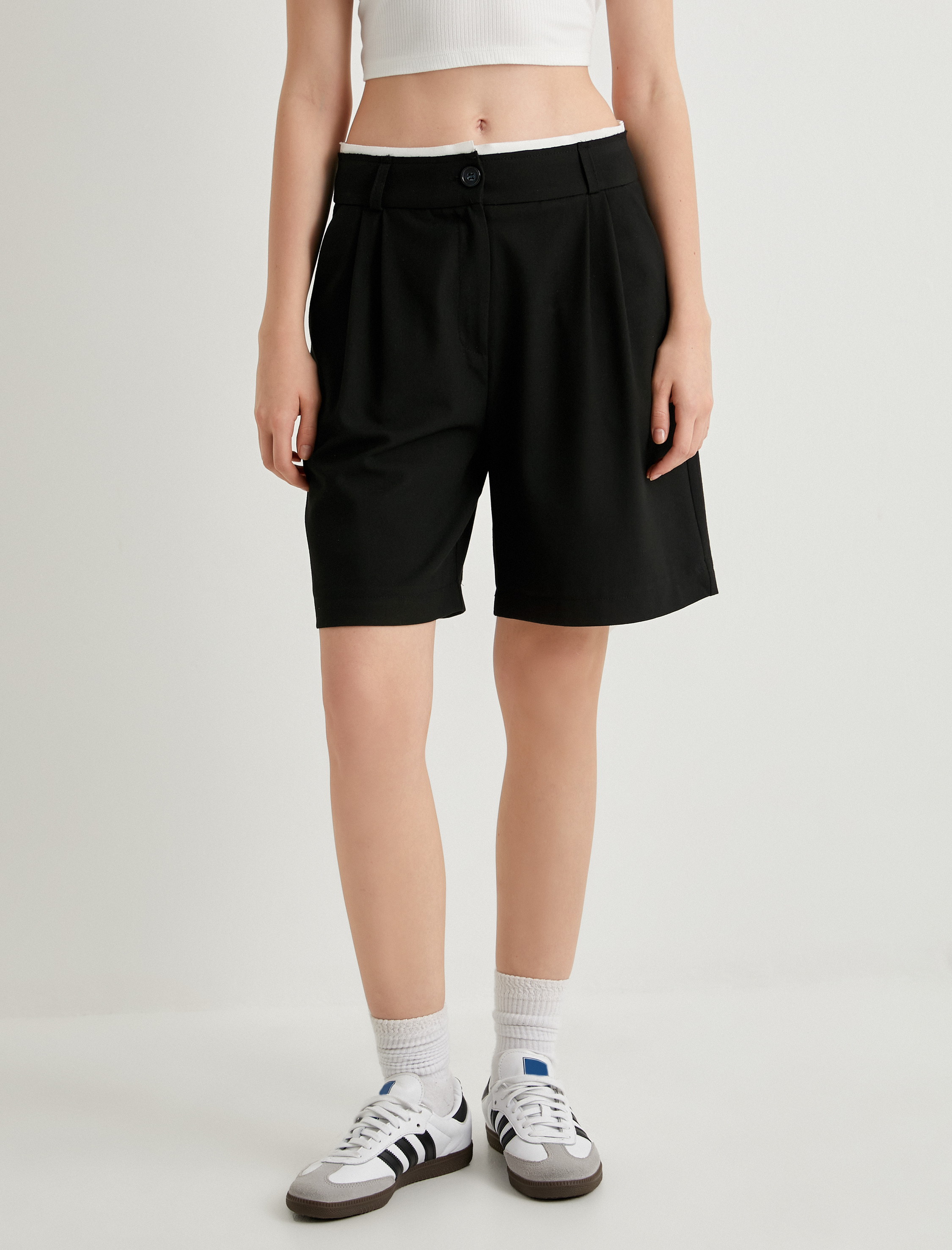   Kumaş Bermuda Şort Pile Detaylı Çift Bel Detaylı Renk Kontrastlı Cepli