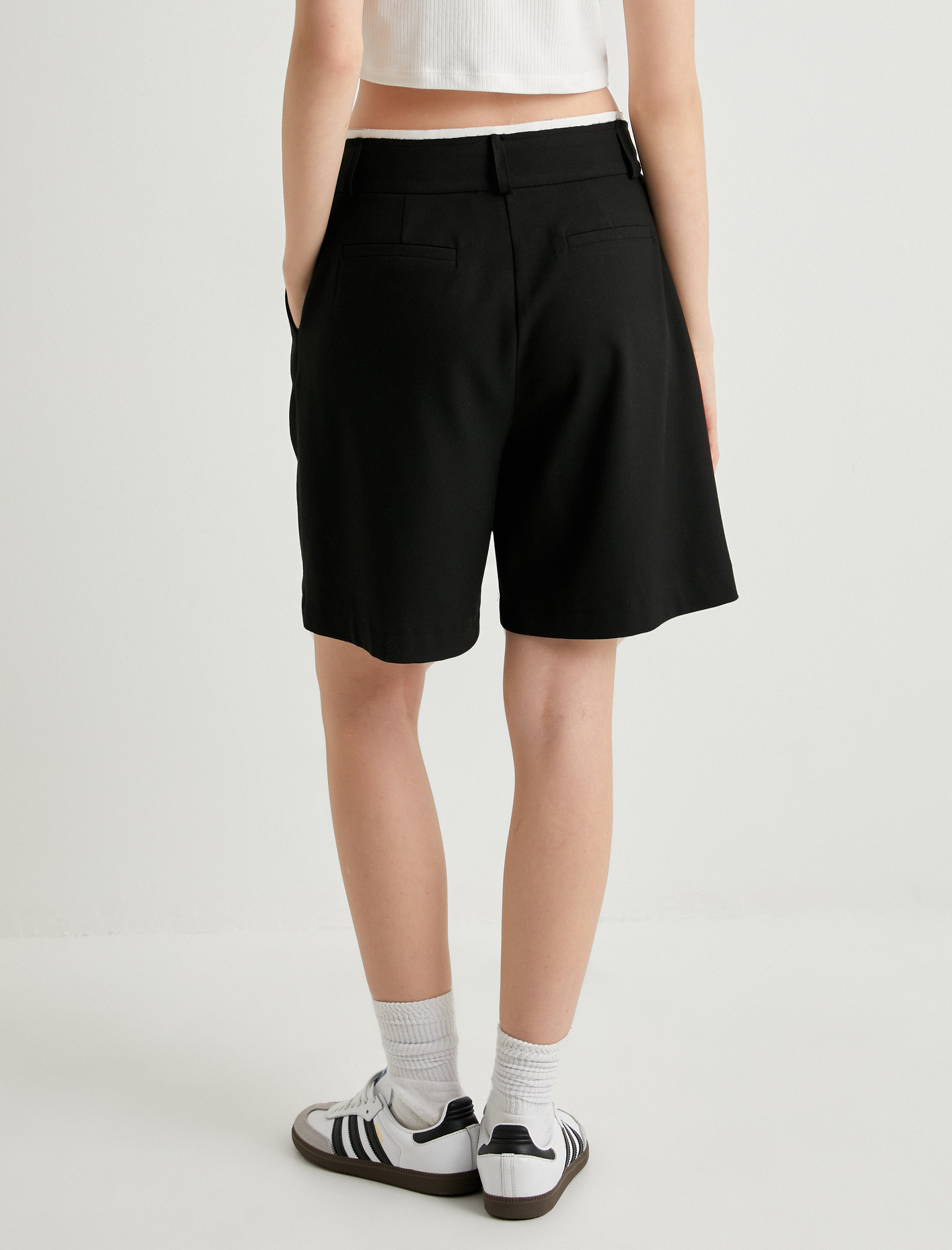   Kumaş Bermuda Şort Pile Detaylı Çift Bel Detaylı Renk Kontrastlı Cepli