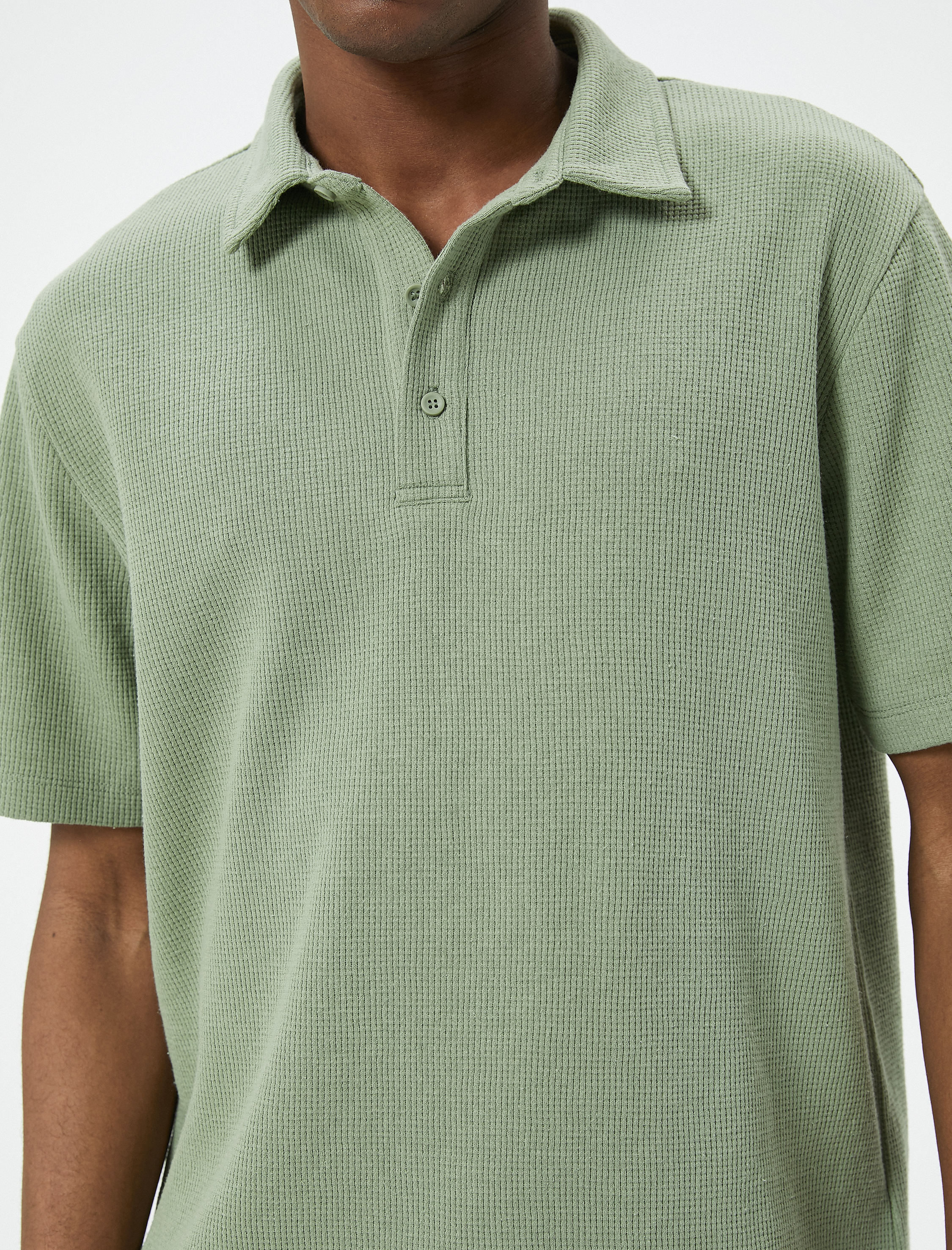   Yakalı Tişört Düğme Detaylı Kısa Kollu Dokulu