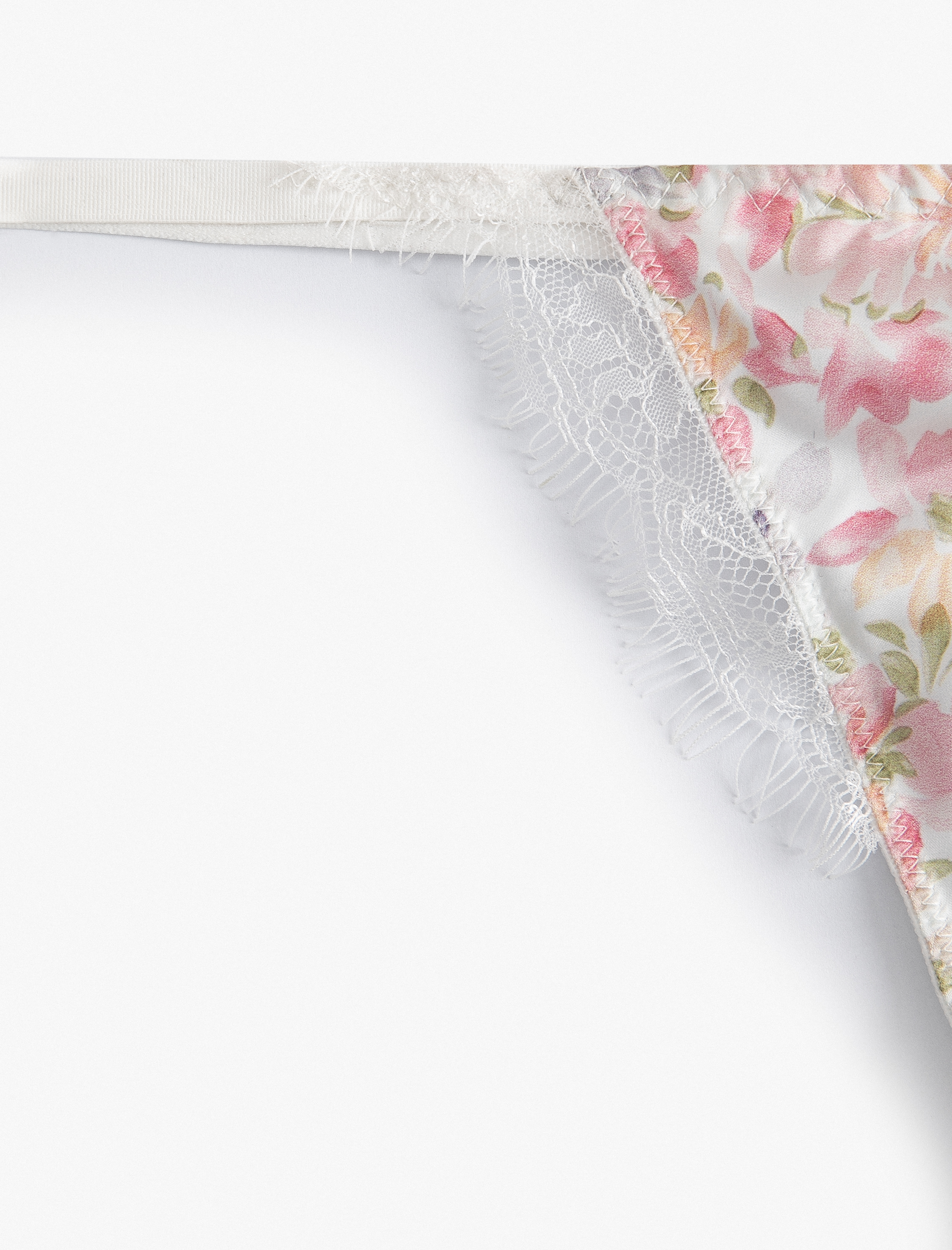   Dantelli Çiçekli String Külot