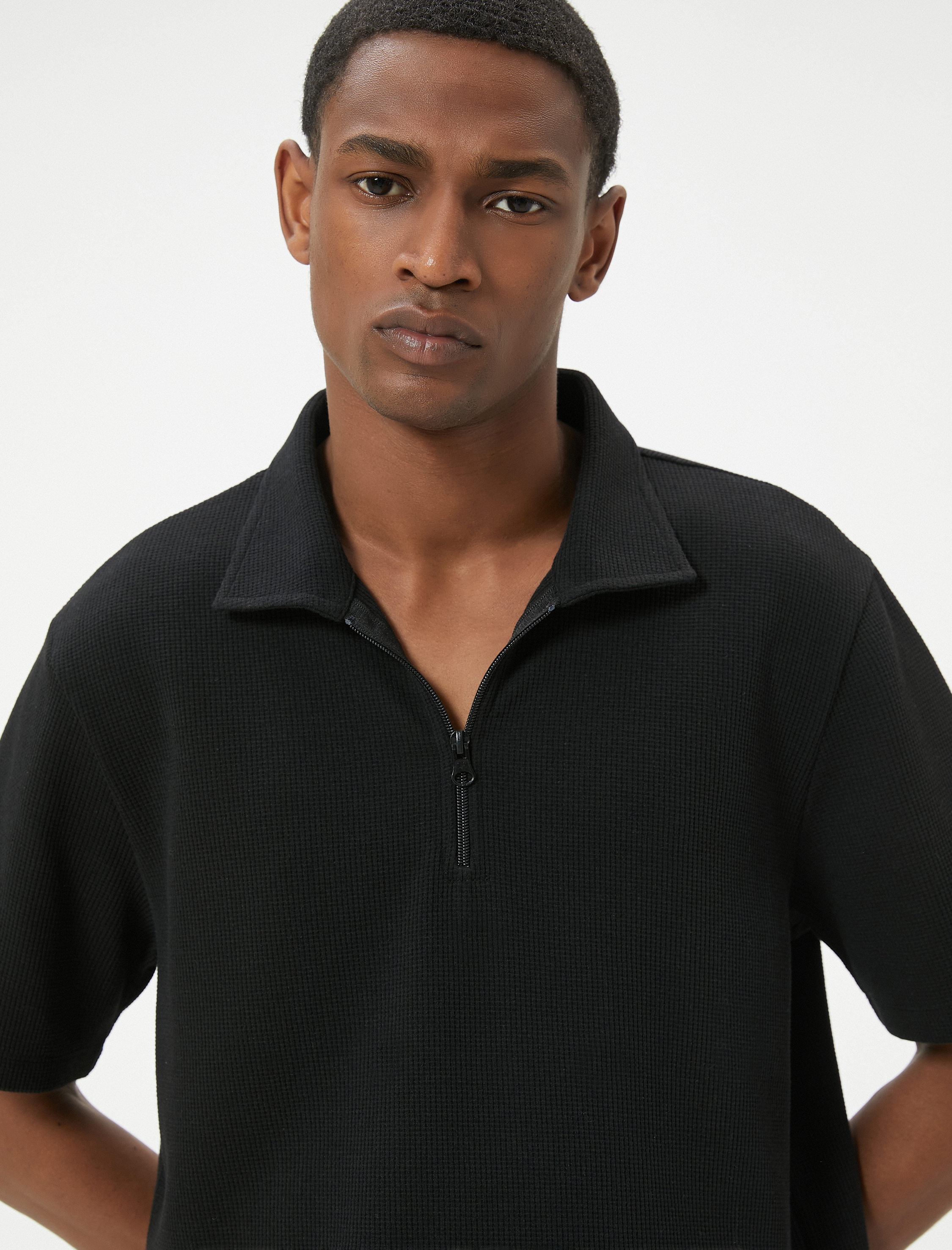   Yarım Fermuarlı Polo Tişört Kısa Kollu Dokulu