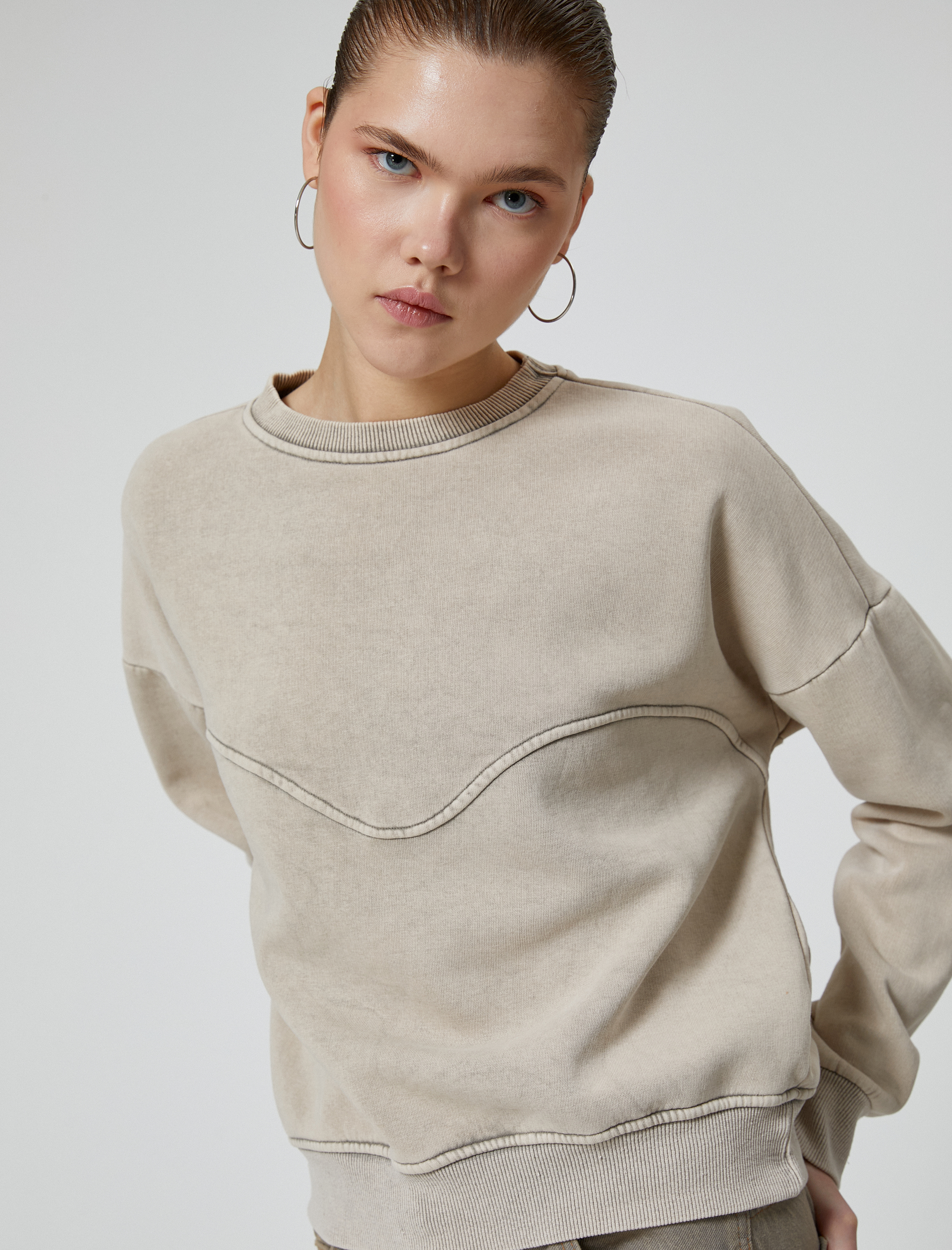   Şardonlu Sweatshirt Uzun Kollu Bisiklet Yaka Nervür Detaylı Rahat Kalıp