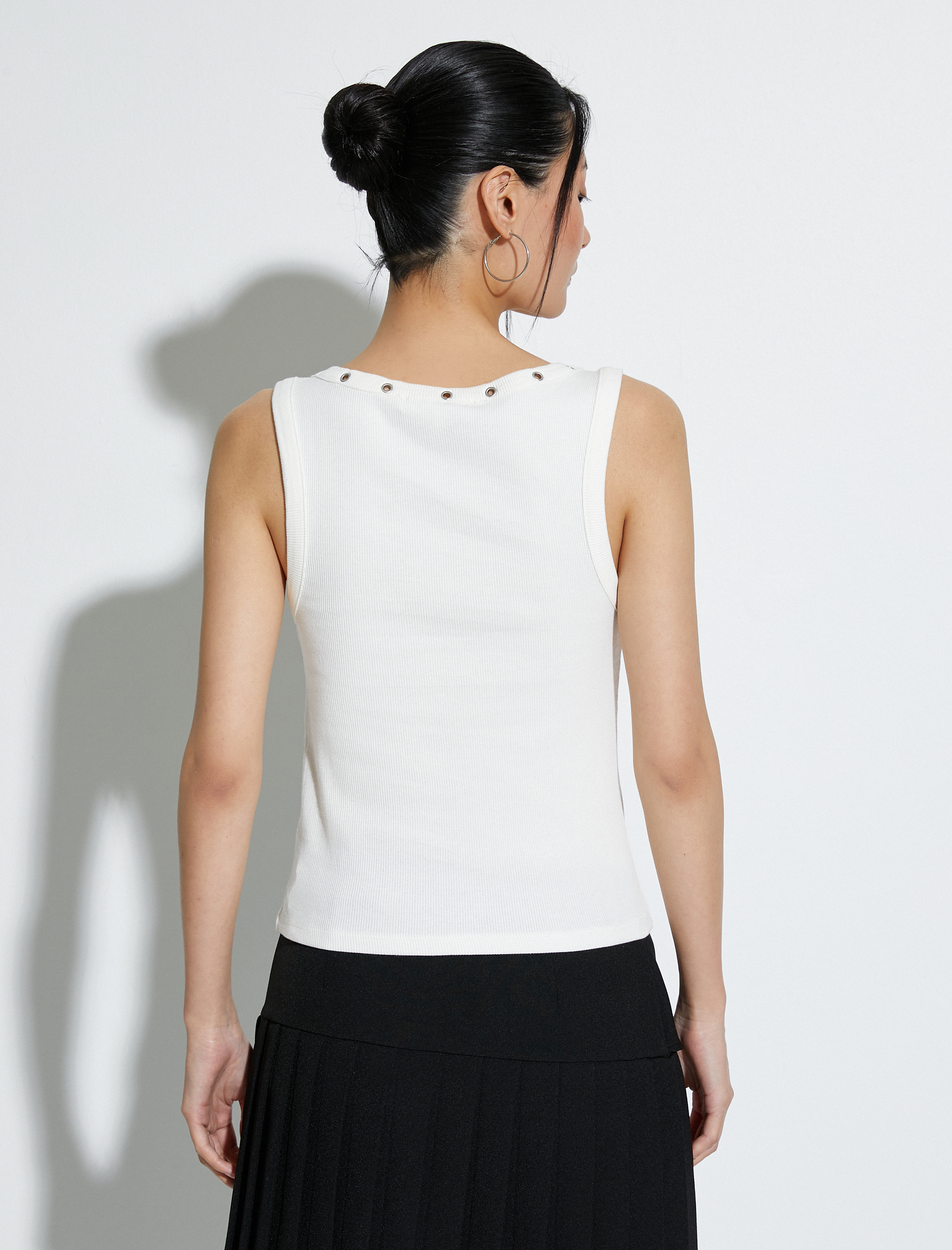   U Yaka Atlet Metal Aksesuar Detaylı Ribanalı Pamuklu