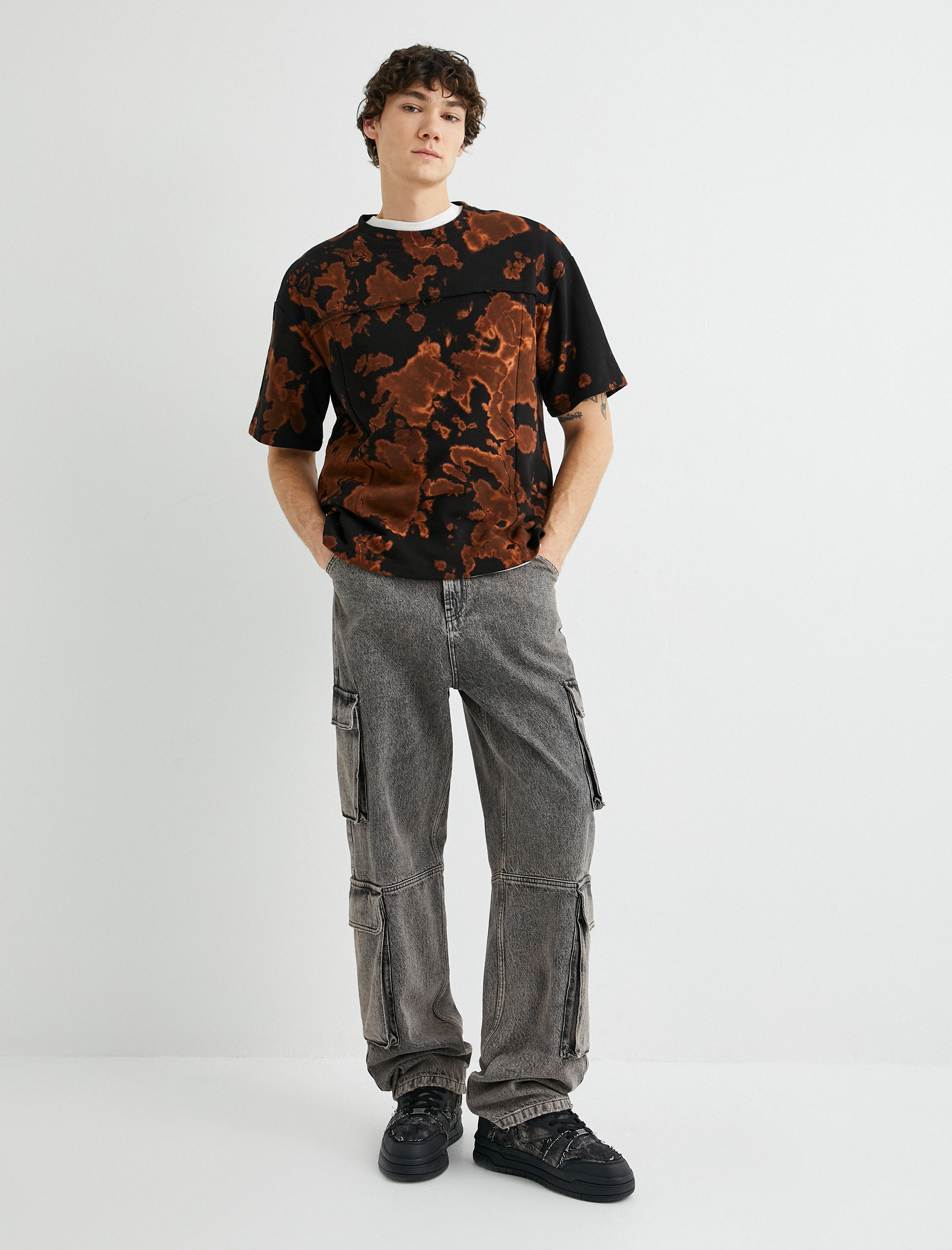   Soyut Baskılı Tişört Rahat Kesim Dikiş Detaylı Bisiklet Yaka