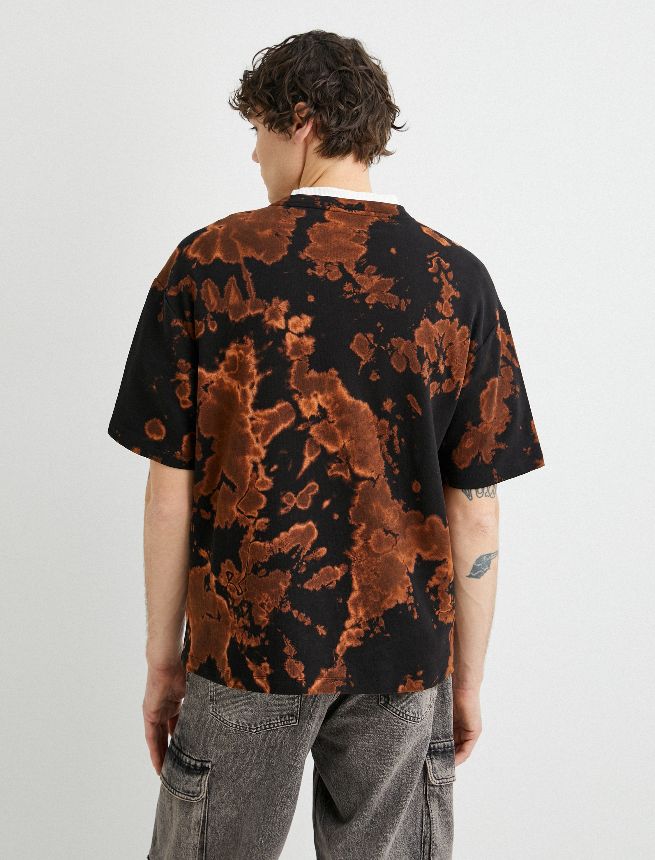   Soyut Baskılı Tişört Rahat Kesim Dikiş Detaylı Bisiklet Yaka