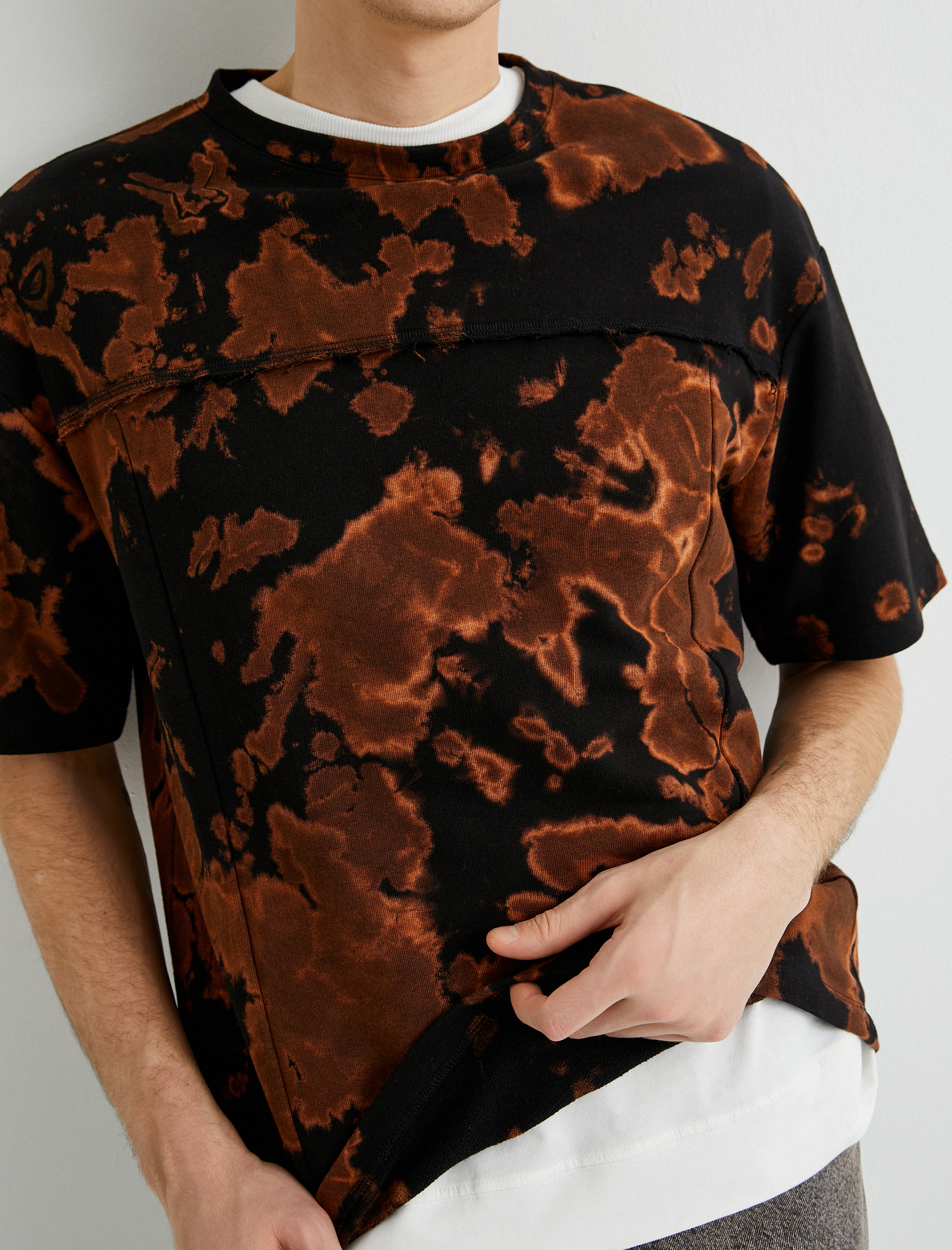   Soyut Baskılı Tişört Rahat Kesim Dikiş Detaylı Bisiklet Yaka