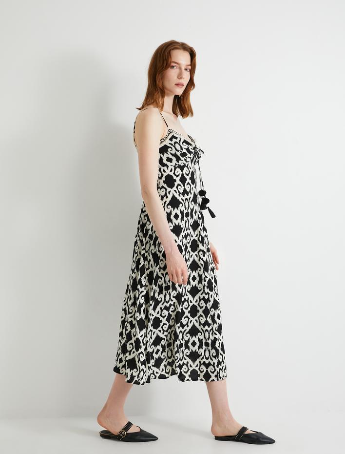  Uzun Elbise Askılı Etnik Desenli Püskül Detaylı Viskon