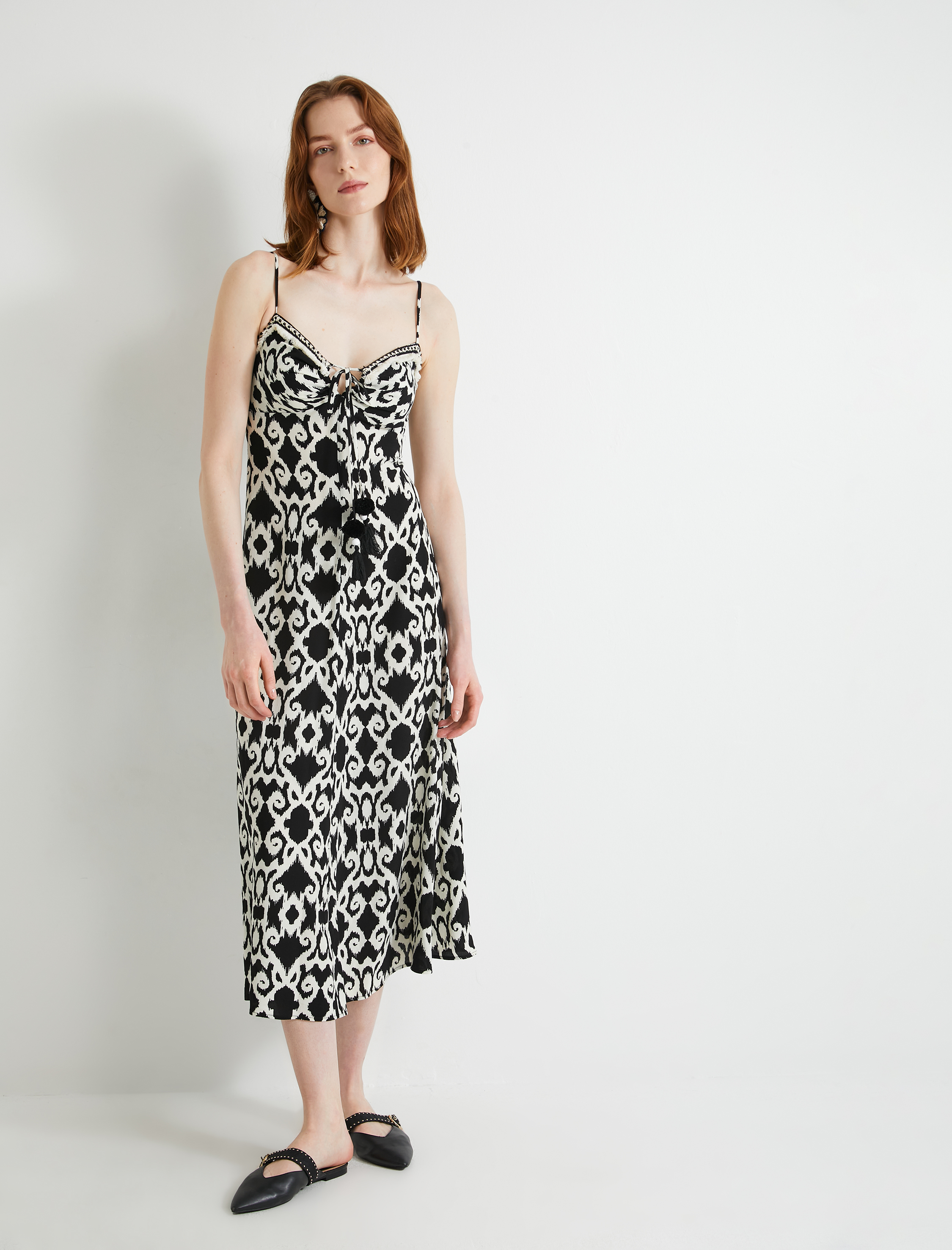   Uzun Elbise Askılı Etnik Desenli Püskül Detaylı Viskon