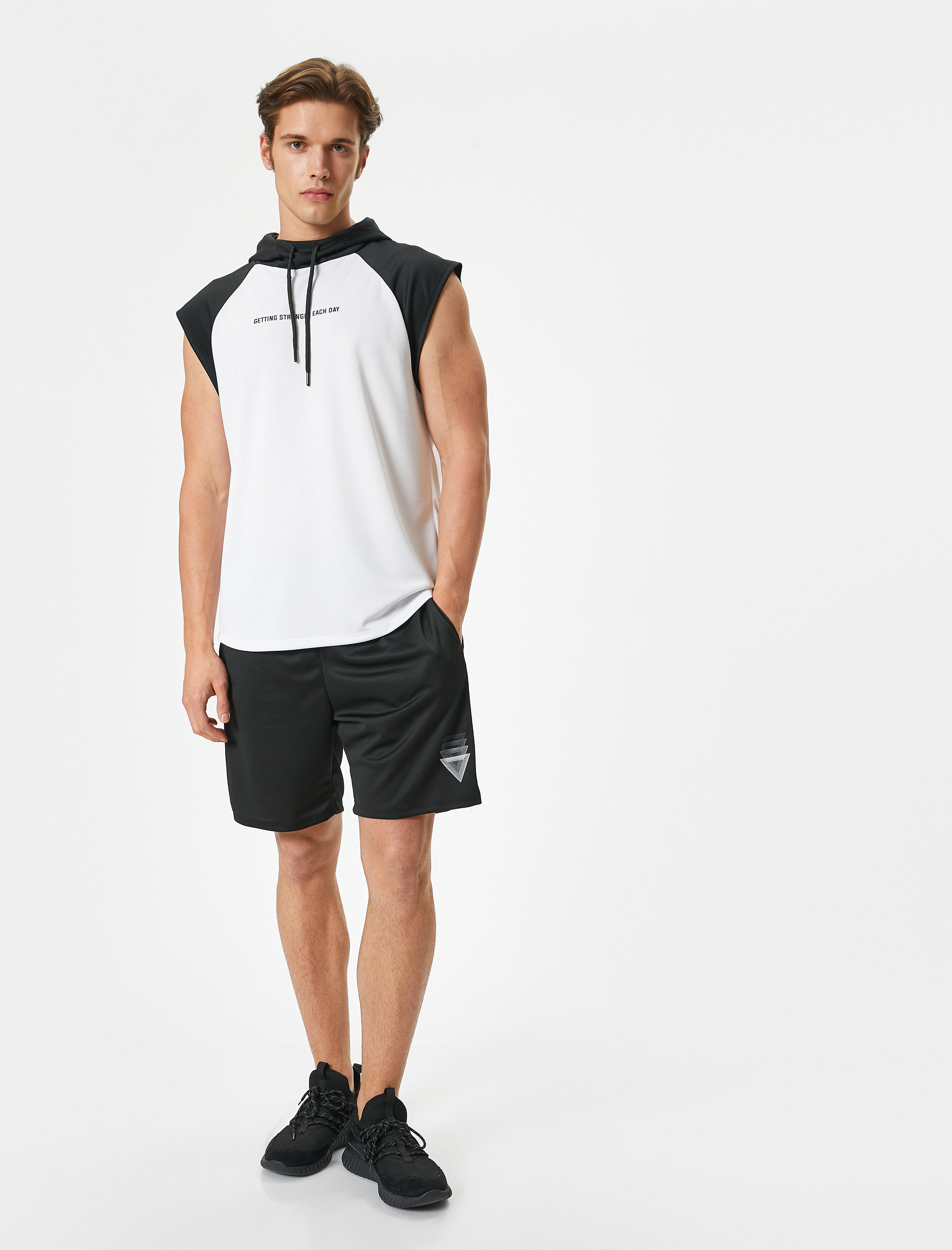   Sporcu Atleti Kapşonlu Slogan Baskılı Reglan Kol Detaylı