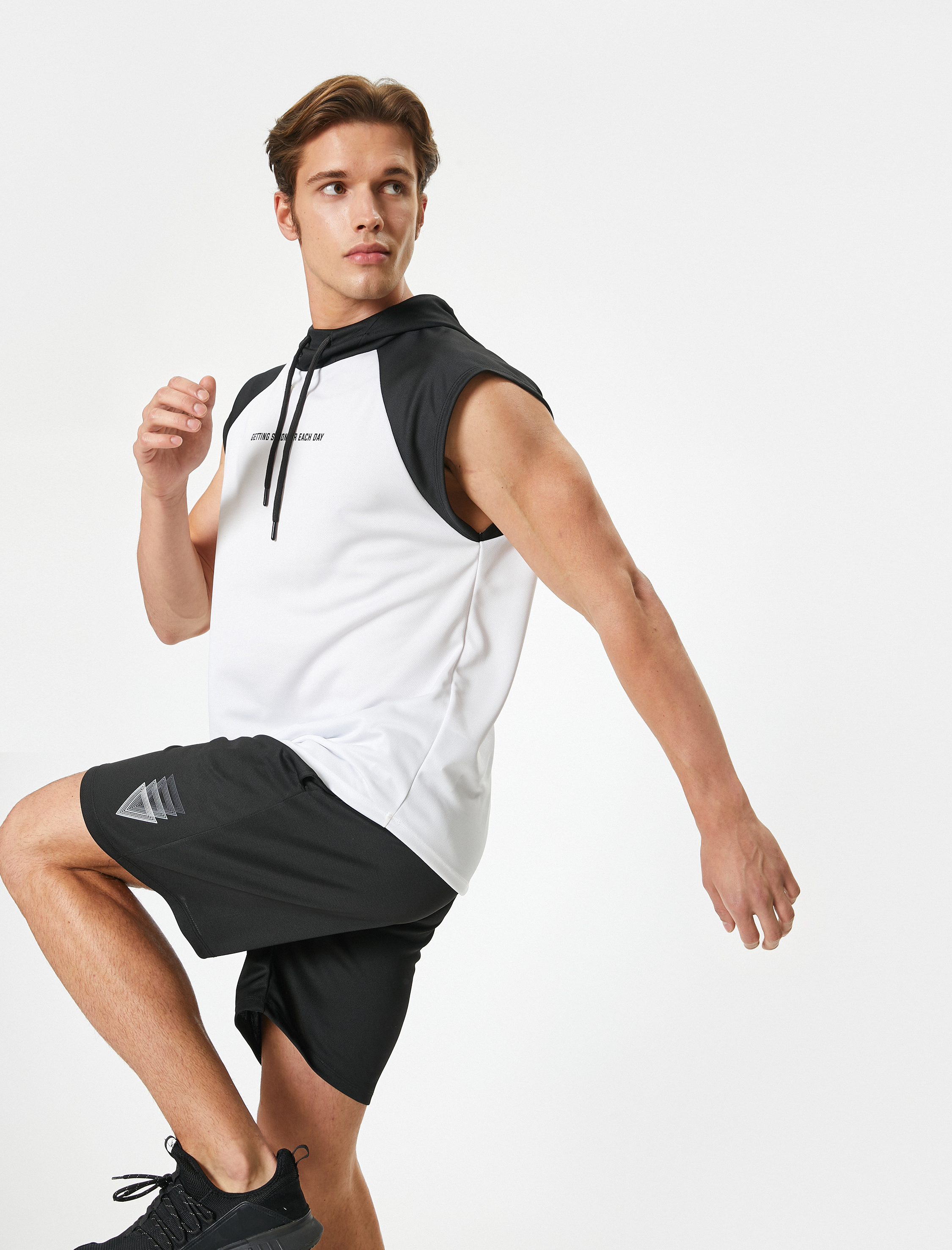   Sporcu Atleti Kapşonlu Slogan Baskılı Reglan Kol Detaylı