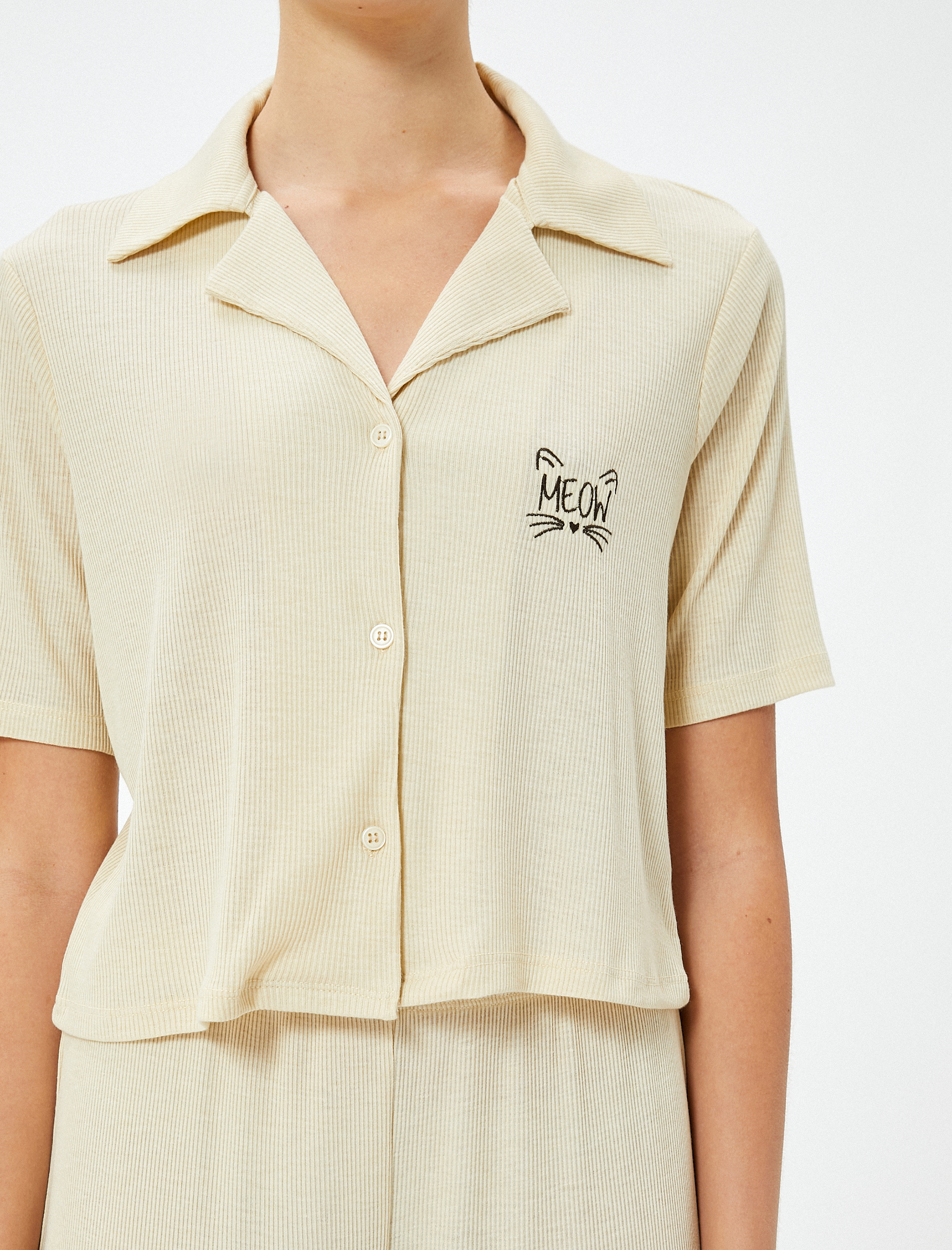   Pijama Takımı Fitilli Kısa Kollu Düğmeli Nakış Detaylı