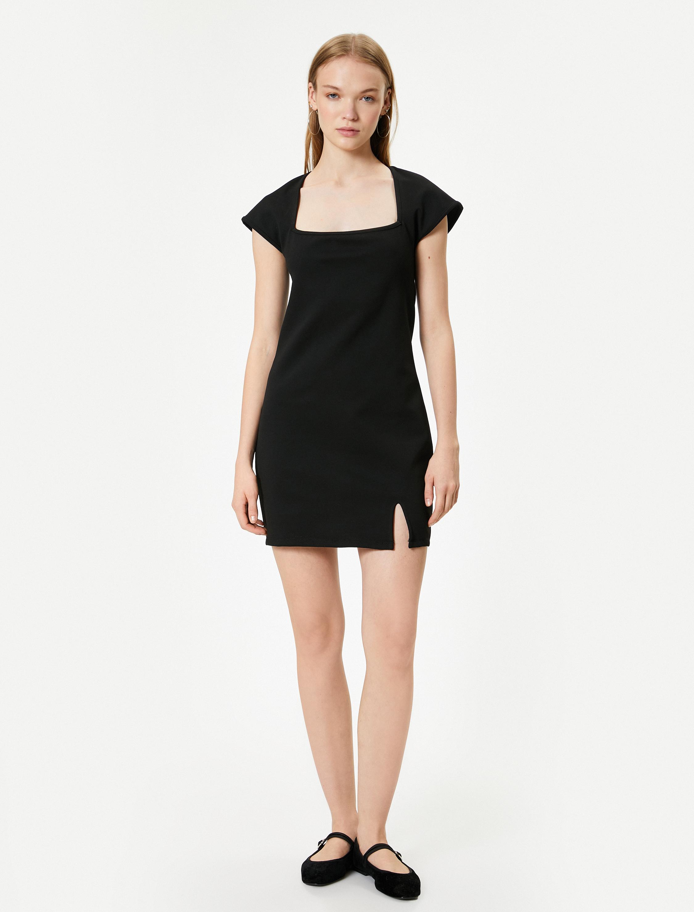 Kısa Kollu Mini Elbise Yırtmaç Detaylı Kare Yaka