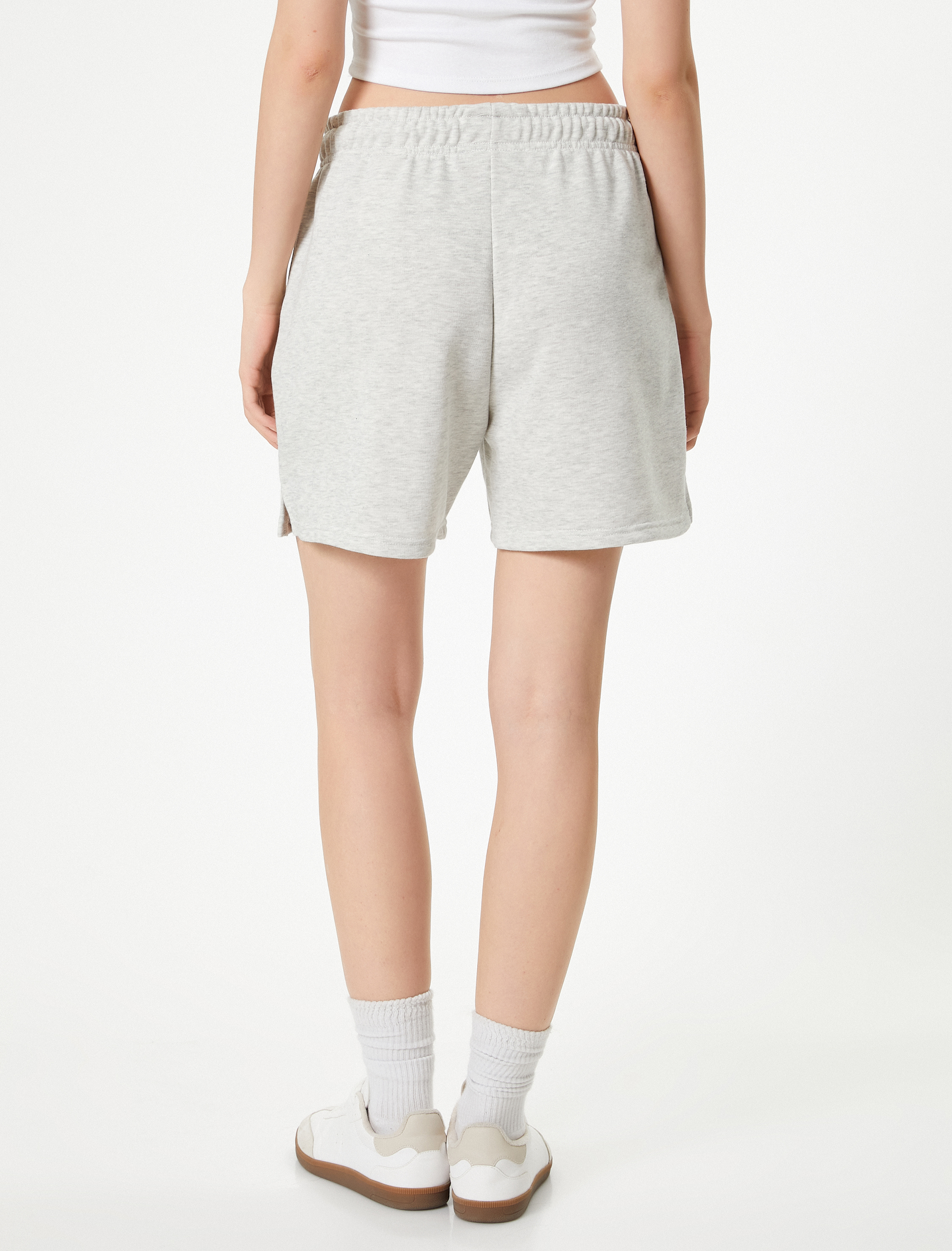   Rahat Kalıp Şort Beli Bağlamalı Baskı Detaylı