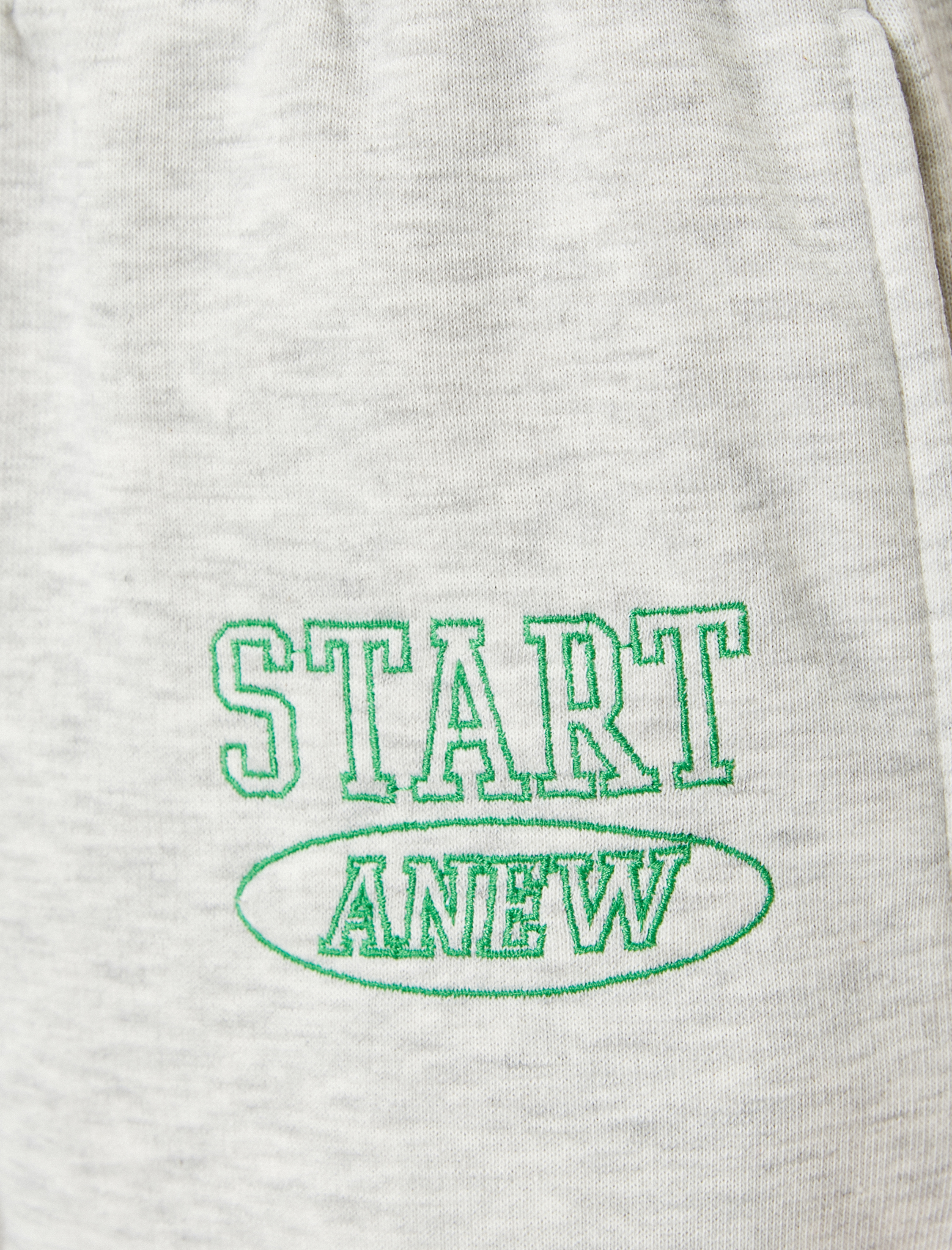   Rahat Kalıp Şort Beli Bağlamalı Baskı Detaylı