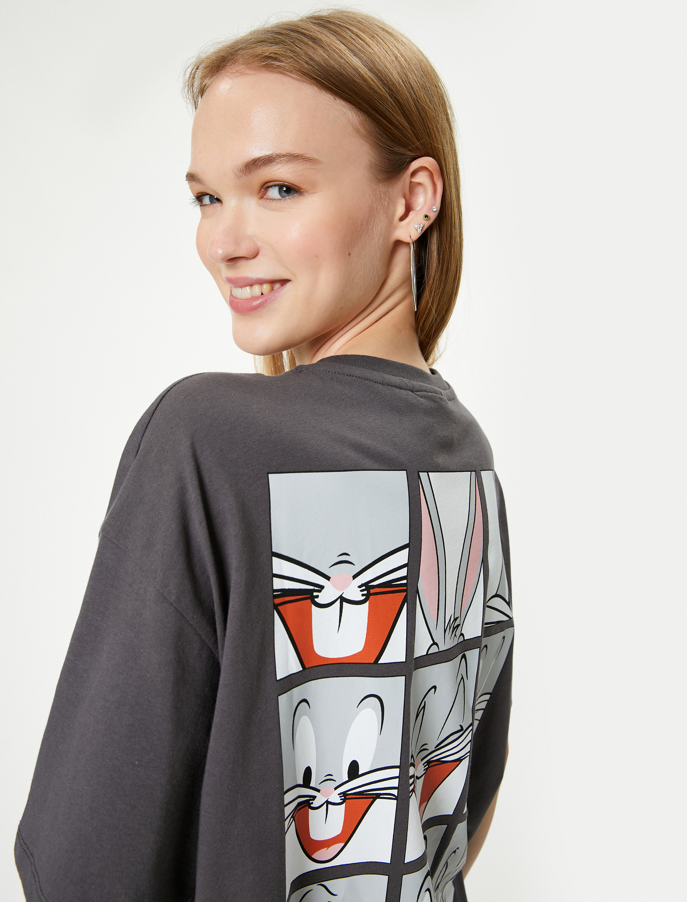 Siyah Bugs Bunny Tişört Arkası Baskılı Lisanslı Kısa Kollu