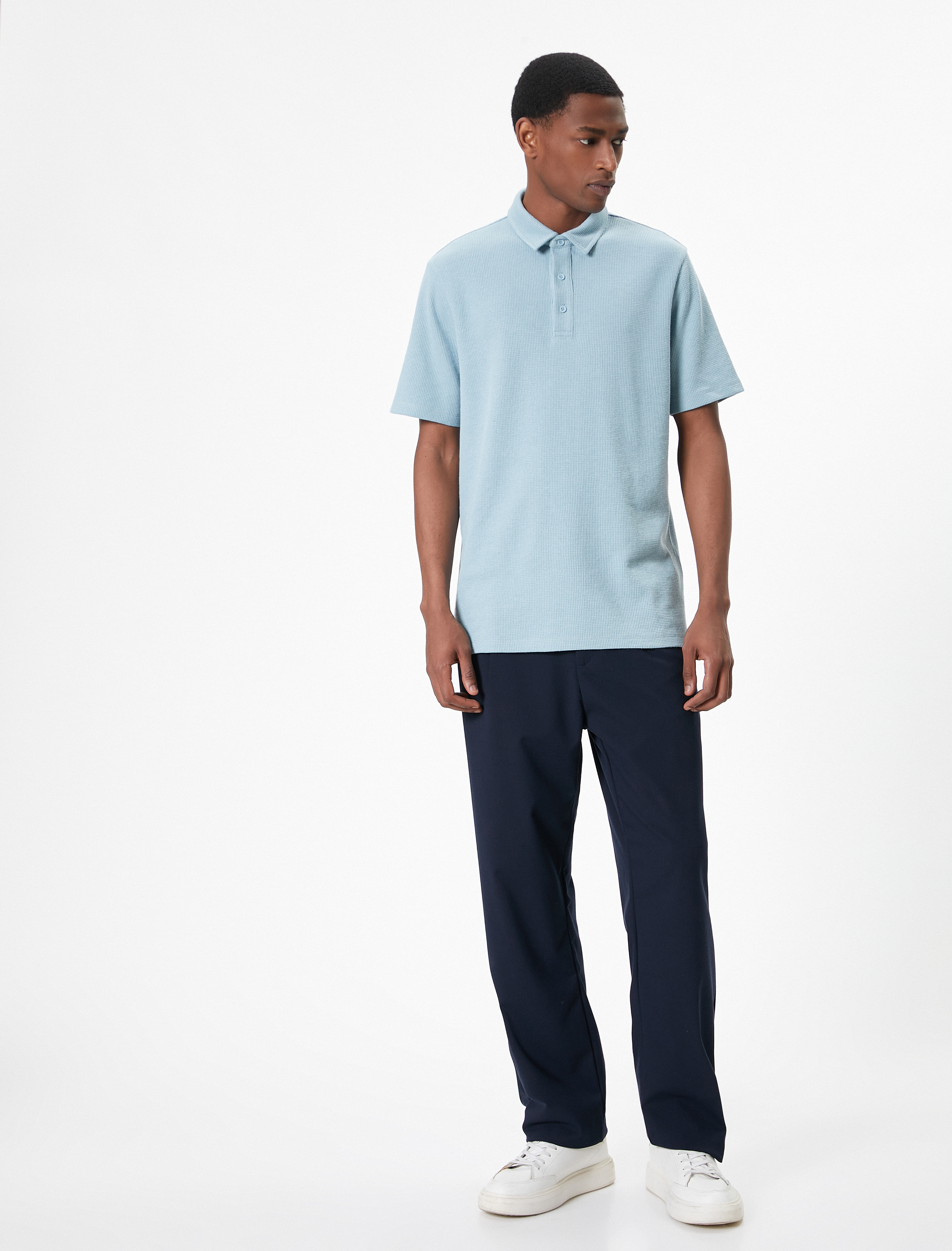   Yakalı Tişört Düğme Detaylı Kısa Kollu Dokulu