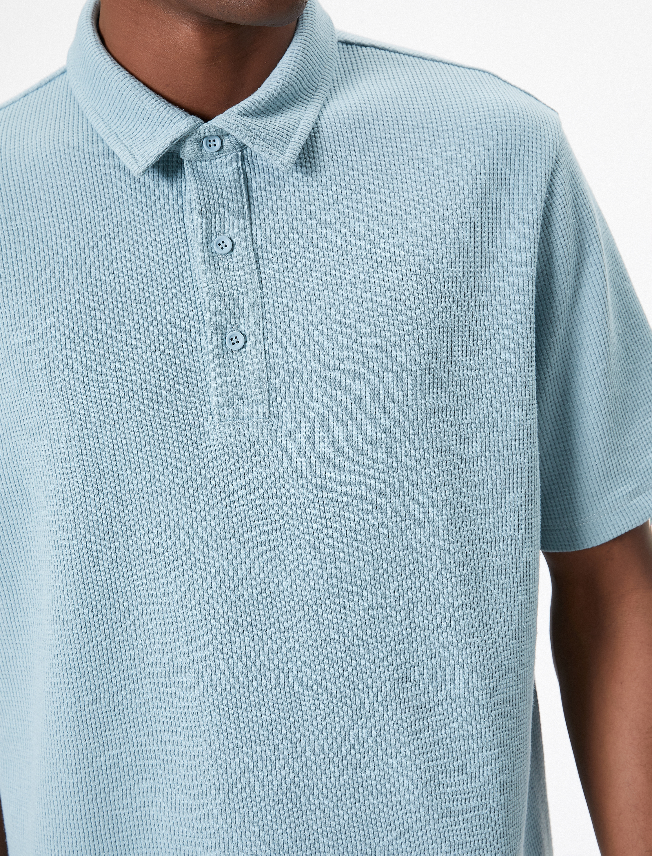   Yakalı Tişört Düğme Detaylı Kısa Kollu Dokulu