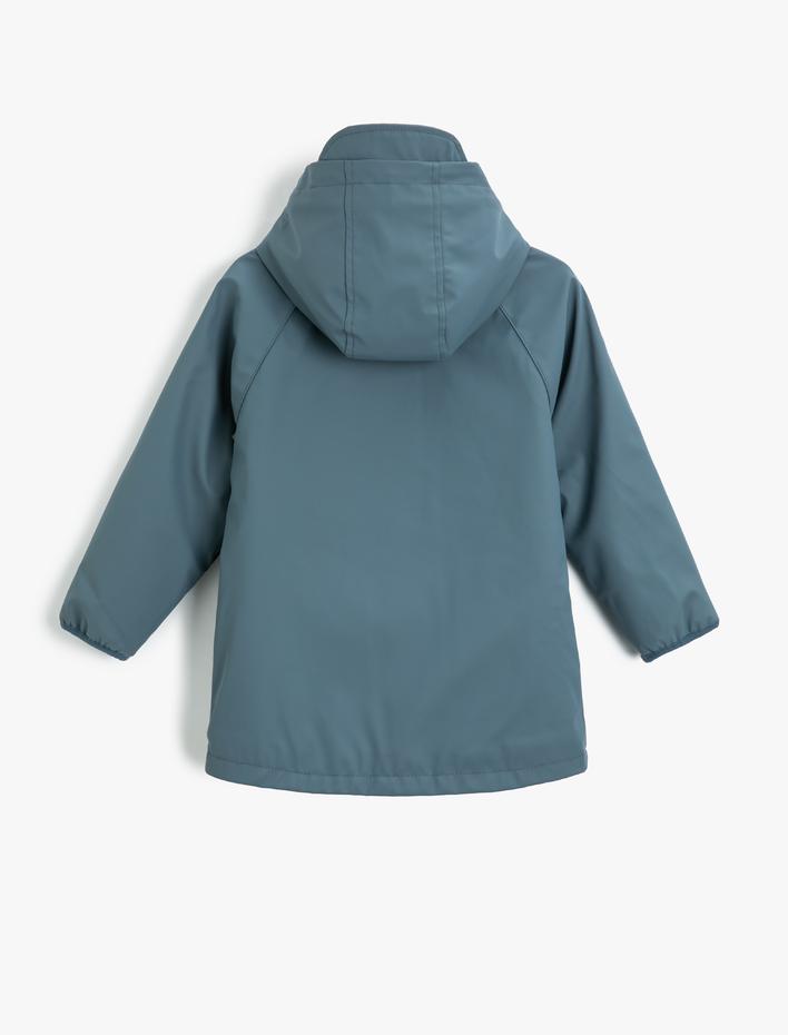 Erkek Çocuk Kapşonlu Yağmurluk Peluş Astarlı Su Geçirmez Kapaklı Cepli