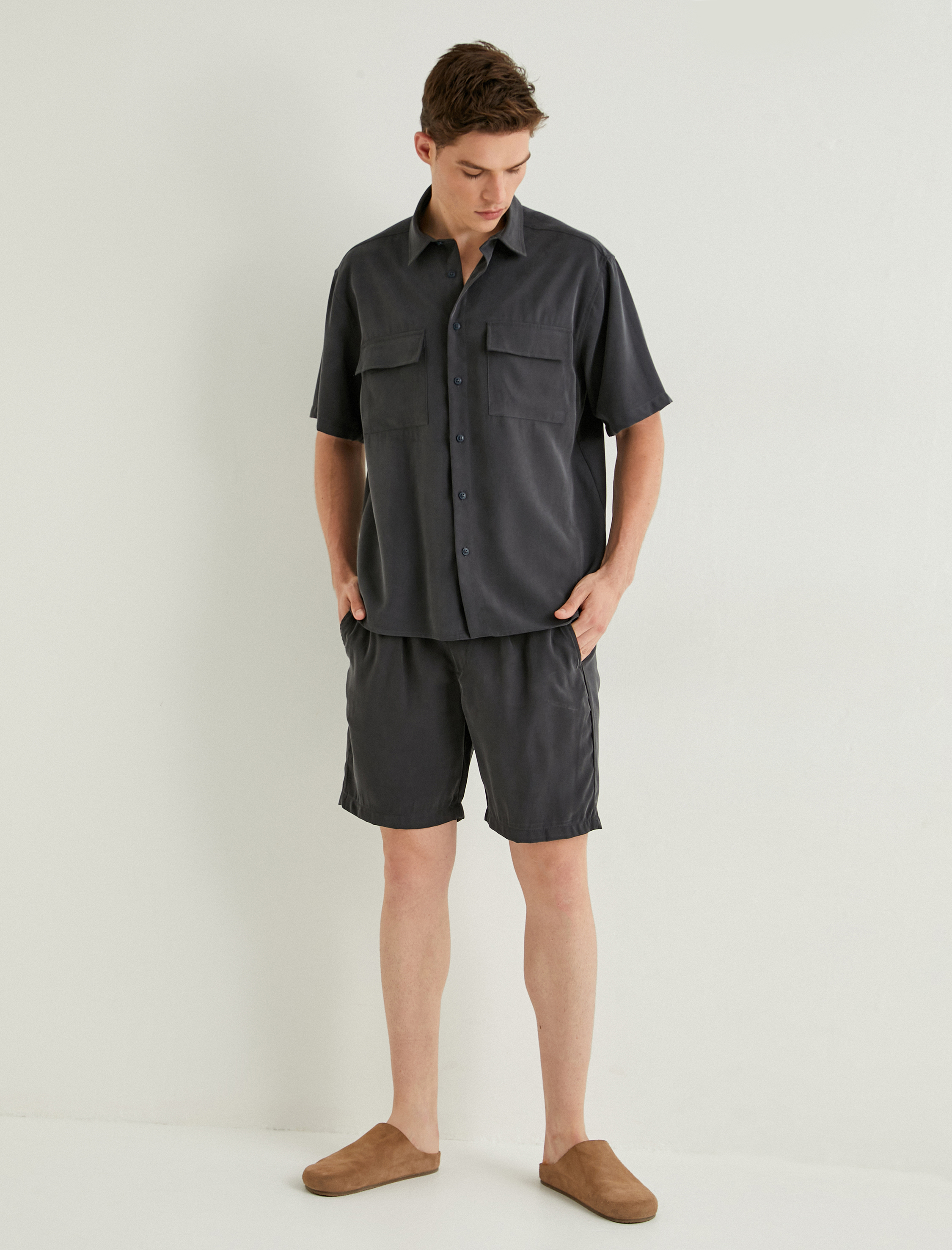   Kısa Kollu Gömlek Düğmeli Kapaklı Cep Detaylı Viskoz Kumaş Regular Fit