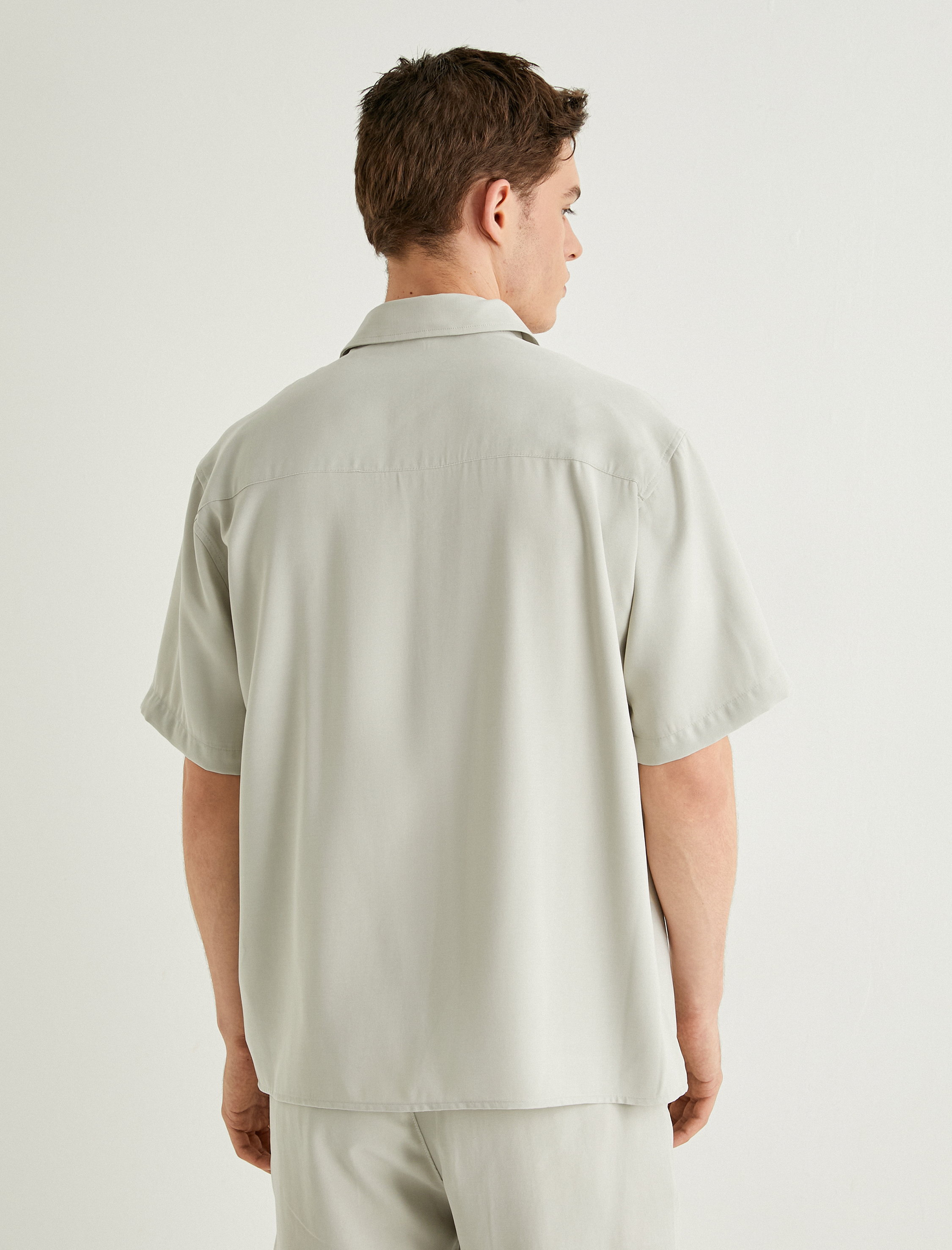   Kısa Kollu Gömlek Düğmeli Kapaklı Cep Detaylı Viskoz Kumaş Regular Fit