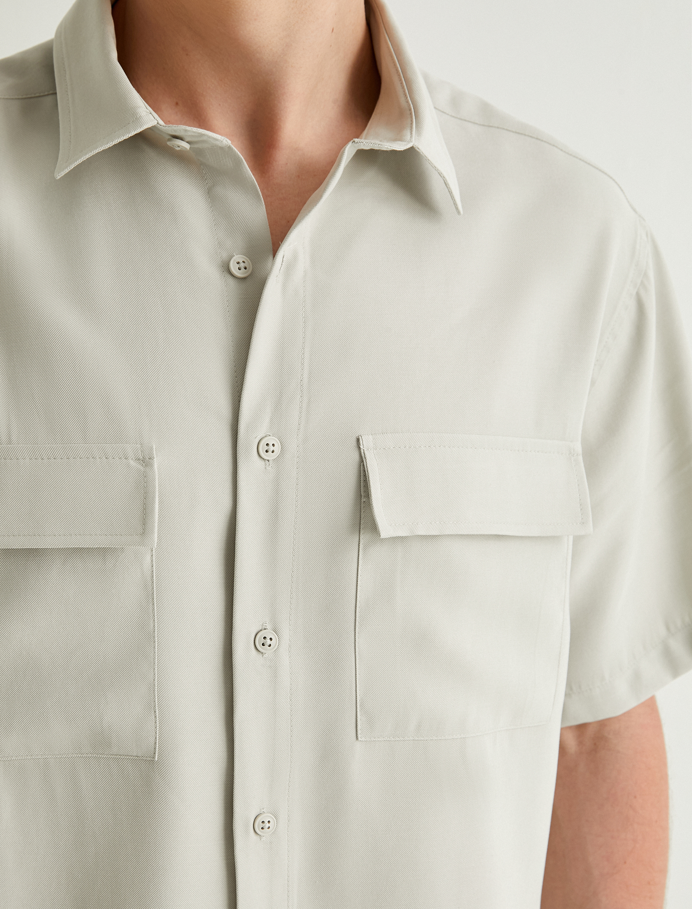   Kısa Kollu Gömlek Düğmeli Kapaklı Cep Detaylı Viskoz Kumaş Regular Fit