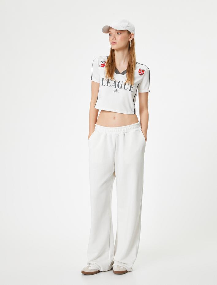  Crop Tişört V Yaka Forma Görünümlü Baskılı Kısa Kollu Slim Fit