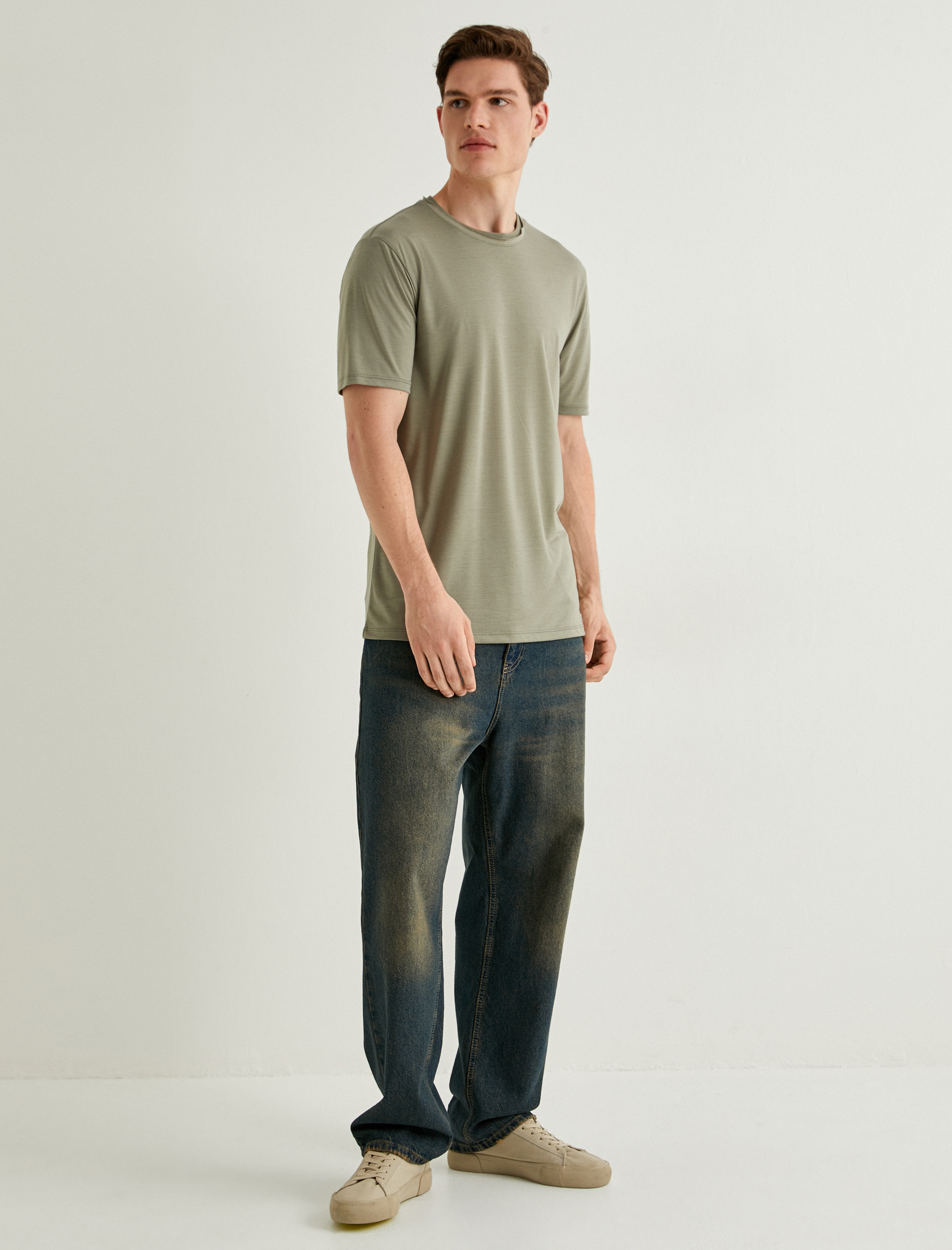   Basic Tişört Kısa Kollu Bisiklet Yaka Slim Fit