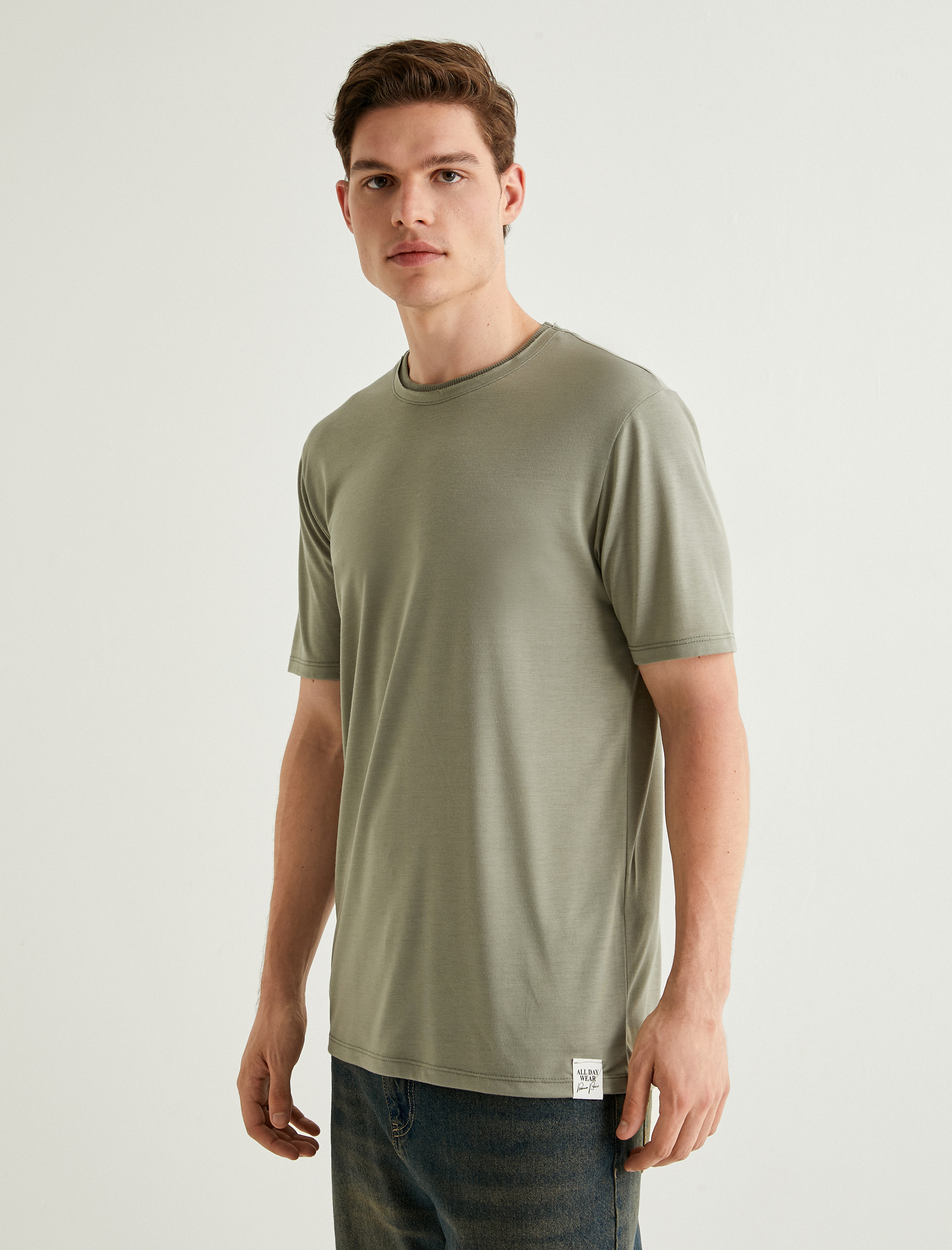   Basic Tişört Kısa Kollu Bisiklet Yaka Slim Fit