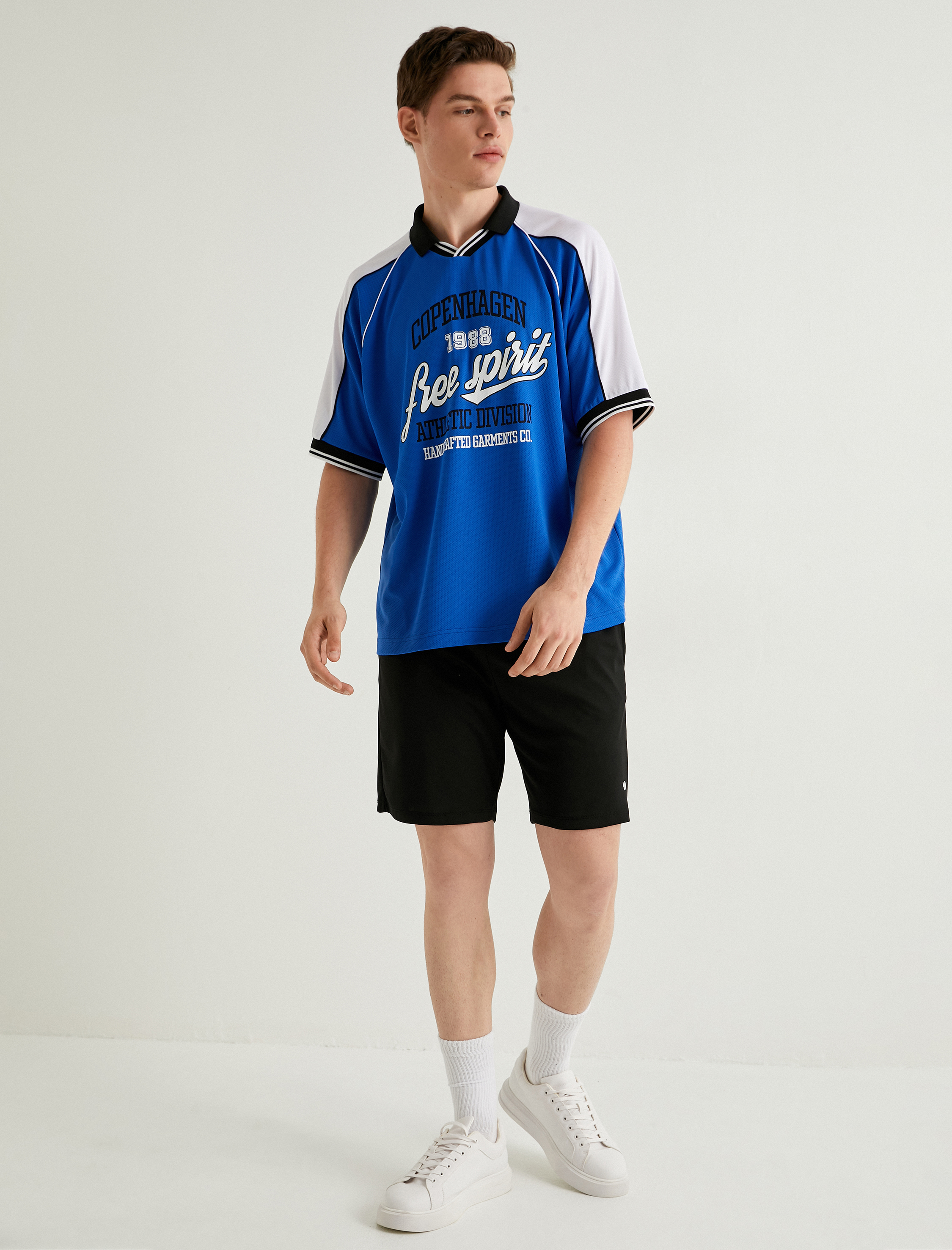   Oversize Tişört Polo Yaka Slogan Baskılı Çizgi Detaylı Kısa Kollu