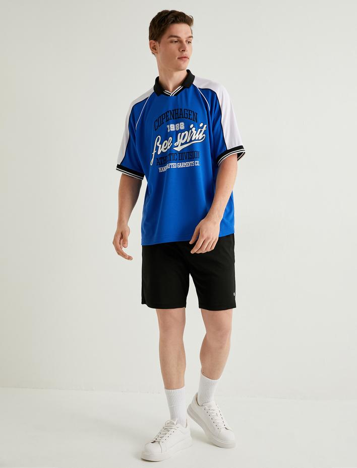  Oversize Tişört Polo Yaka Slogan Baskılı Çizgi Detaylı Kısa Kollu