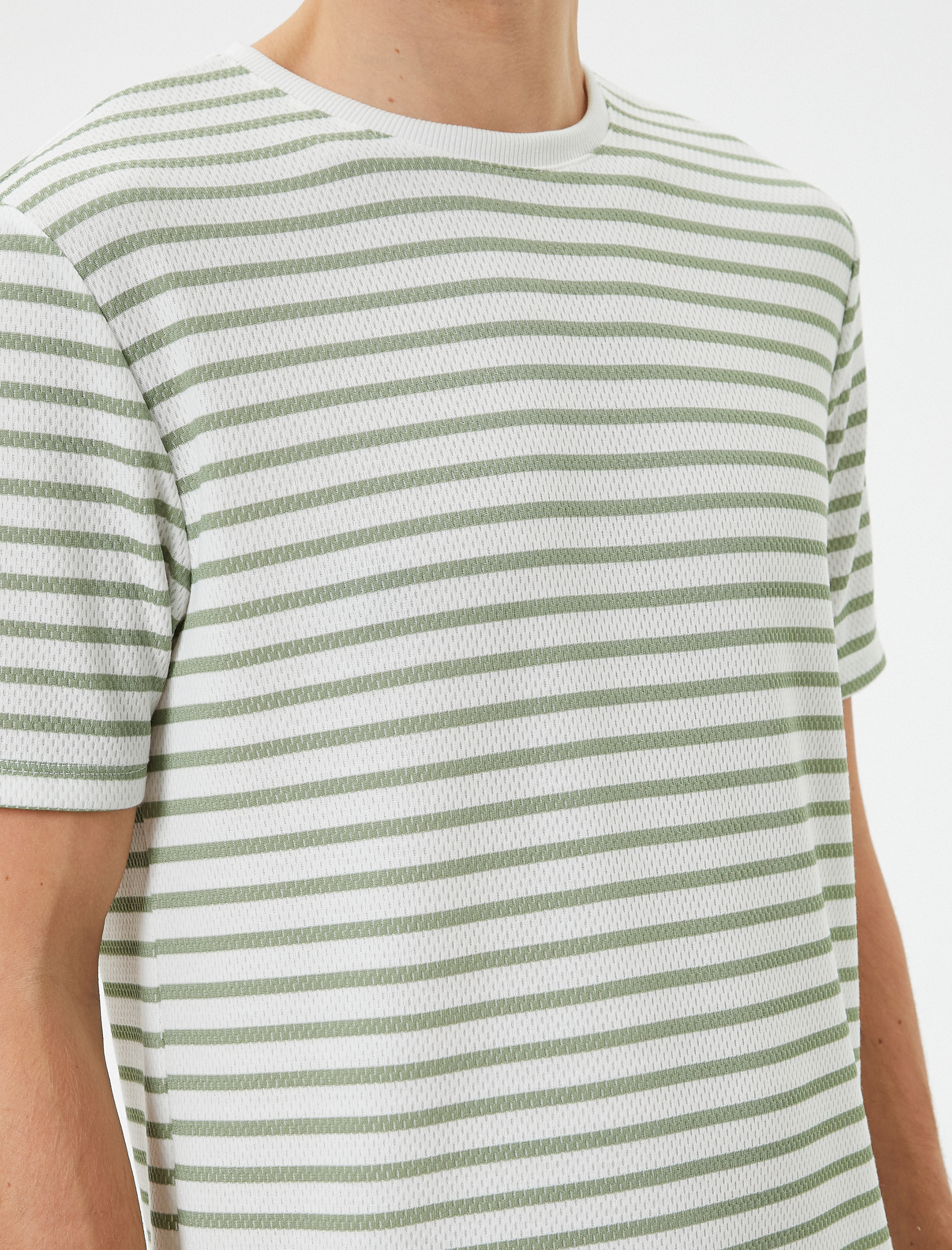   Basic Tişört Dokulu Bisiklet Yaka Kısa Kollu Dar Kesim