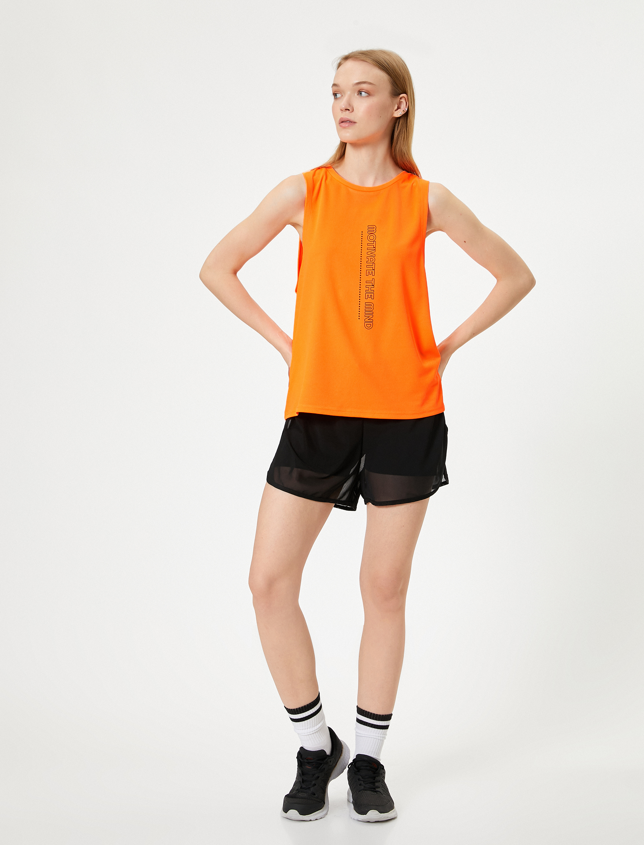   Arkası Pencere Detaylı Uzun Spor Atlet Bisiklet Yaka Baskılı