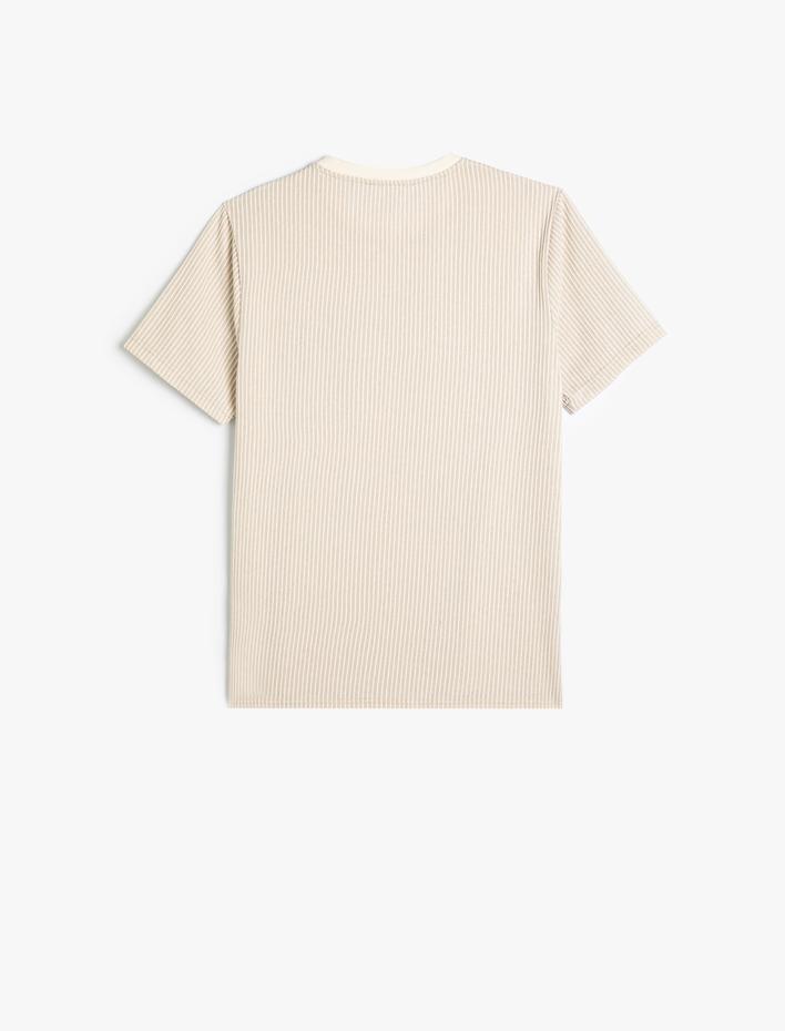  Kısa Kollu Tişört Cep Detaylı Bisiklet Yaka Dokulu