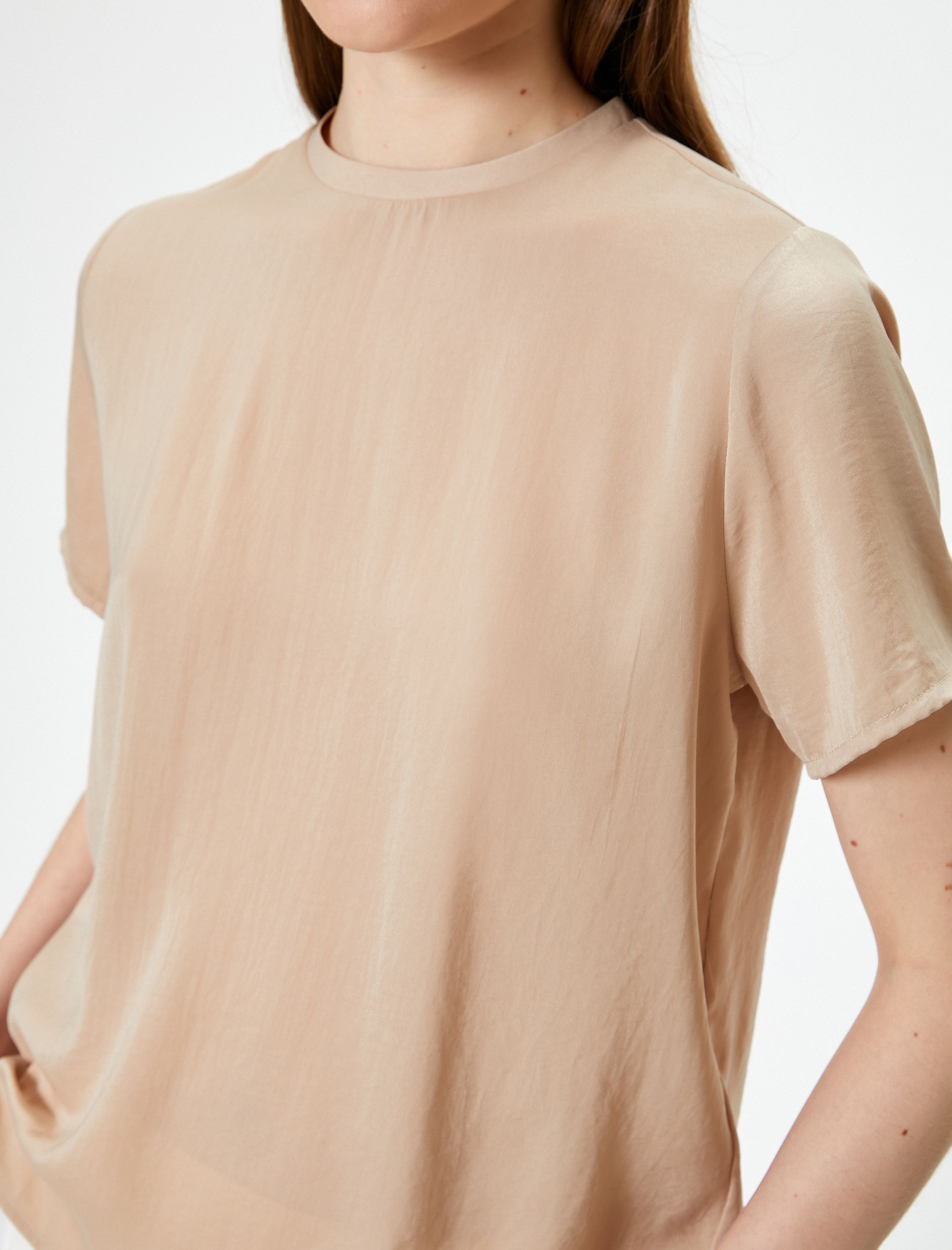   Basic Bluz Aerobin Saten Kumaş Kısa Kollu Bisiklet Yaka Rahat Kalıp