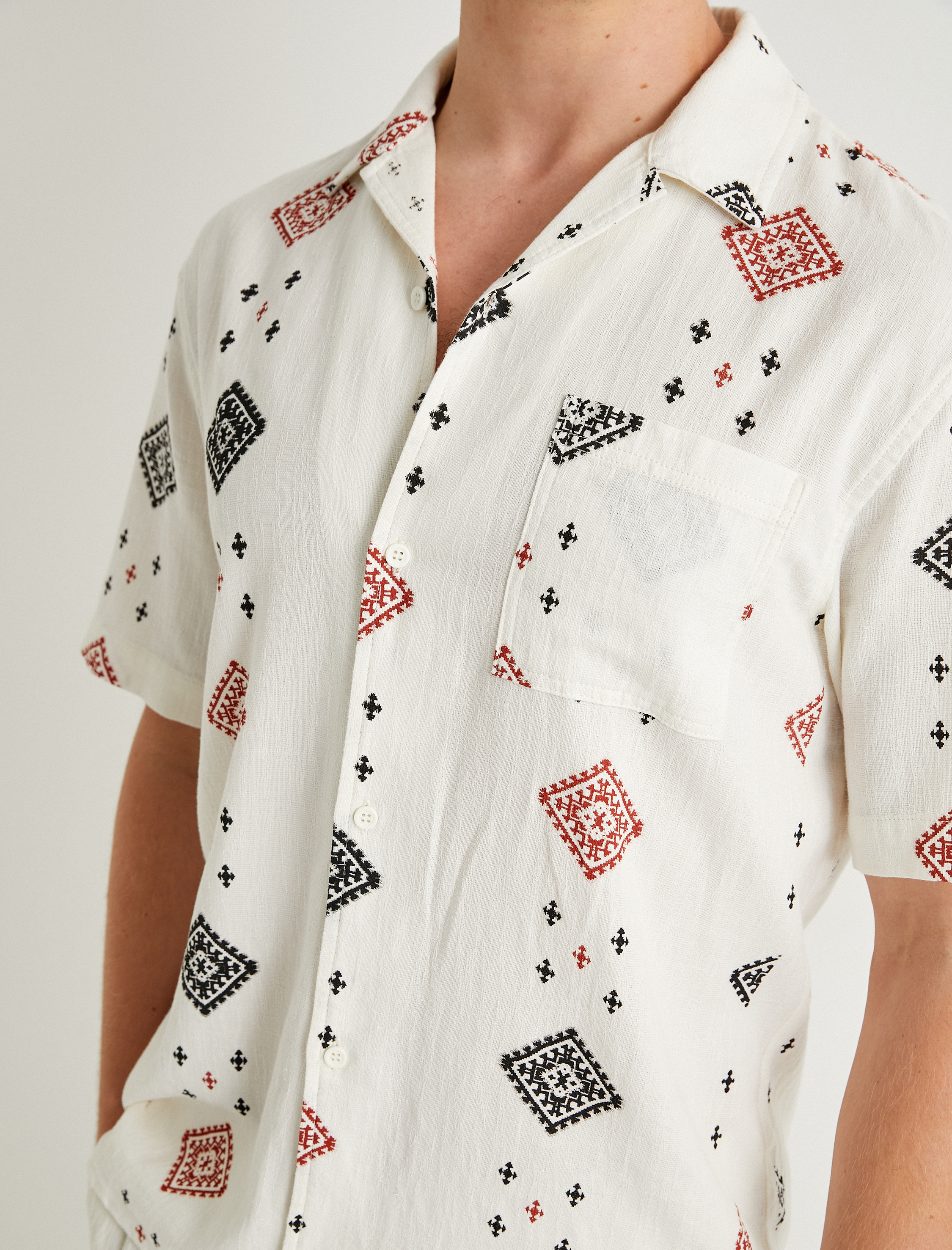   Kısa Kollu Gömlek Vintage Desenli Düğmeli Yaka Detaylı Regular Fit