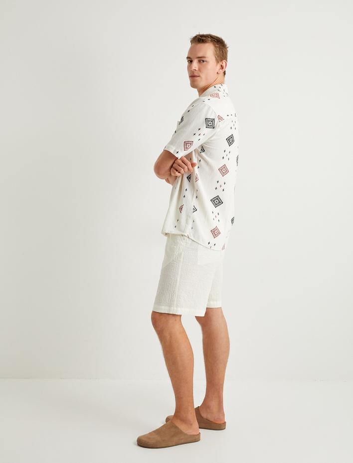  Kısa Kollu Gömlek Vintage Desenli Düğmeli Yaka Detaylı Regular Fit
