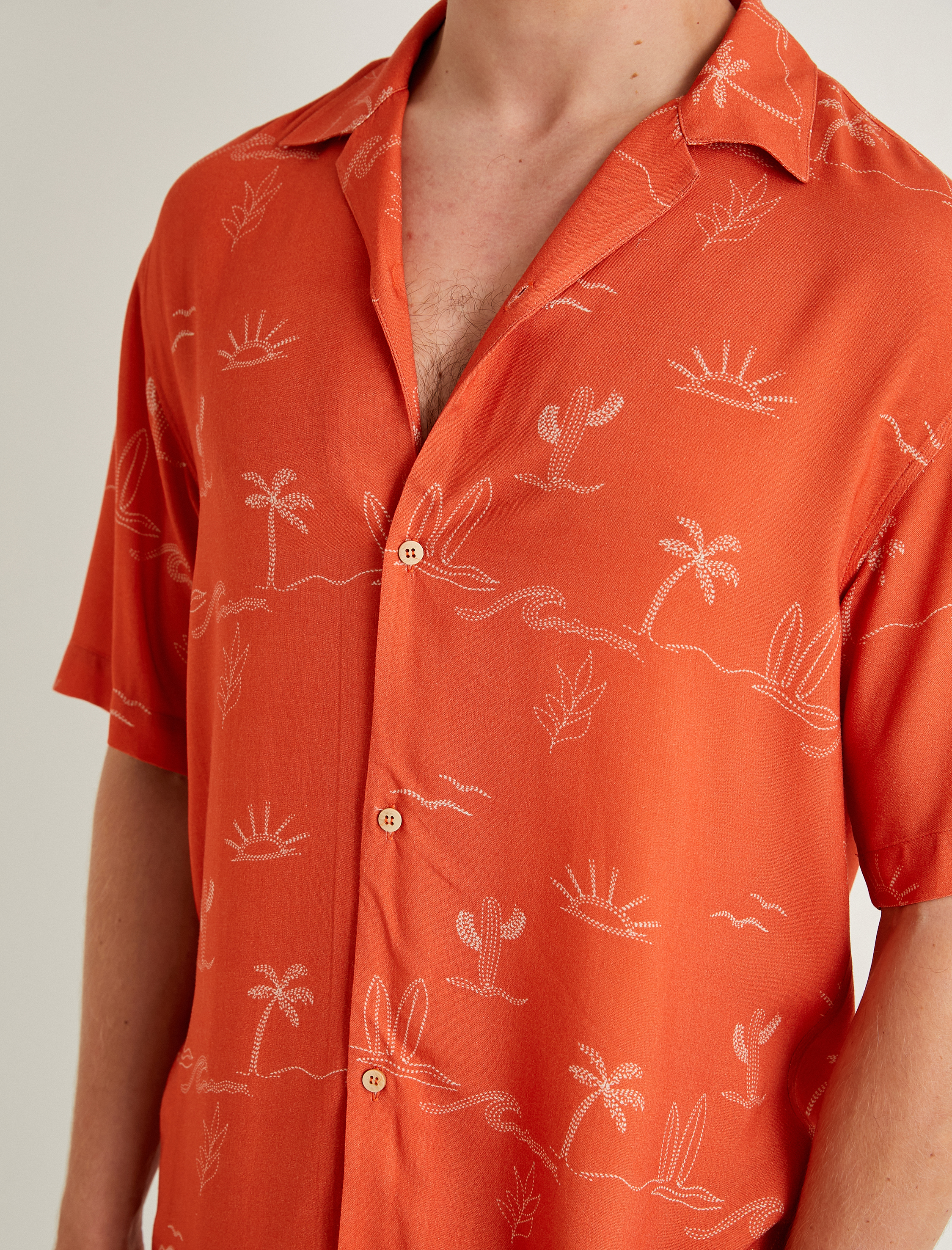 Hawaii Gömlek Kısa Kollu Desenli Düğmeli Yaka Detaylı Viskon Regular Fit