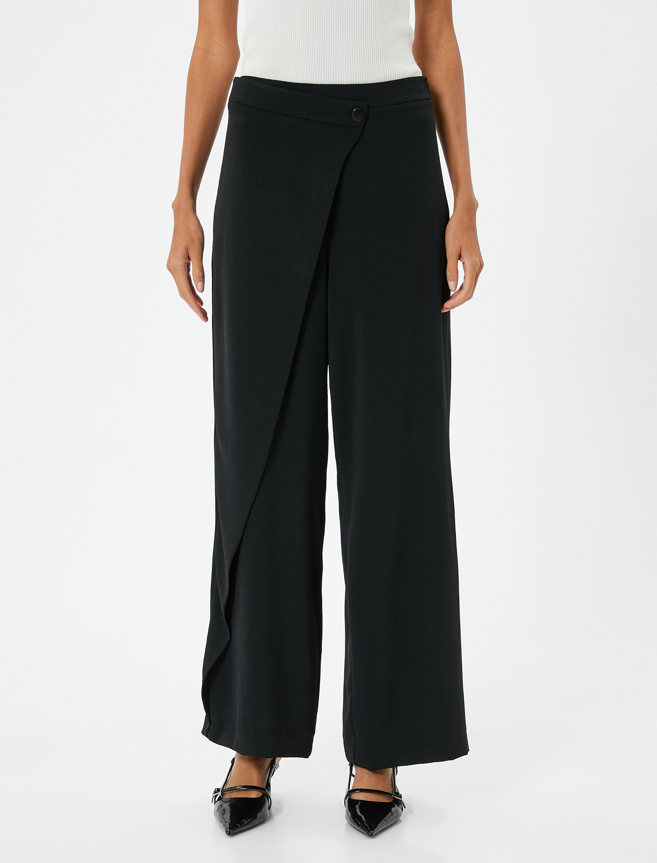   Kruvaze Kapama Detaylı Pantolon Bol Paça Cepli Standart Bel Rahat Kalıp