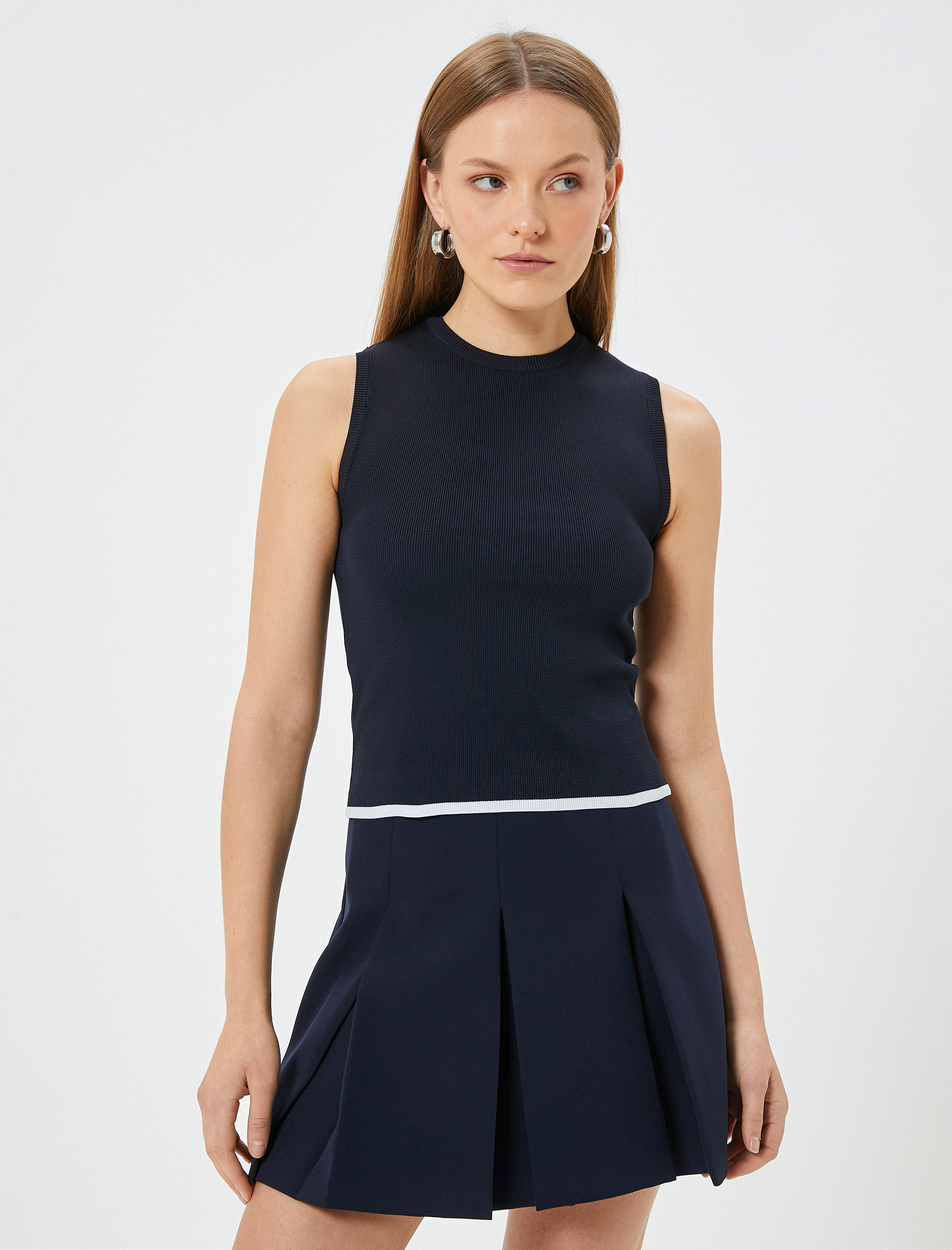   Yuvarlak Yaka Kontrast Detaylı Triko Atlet