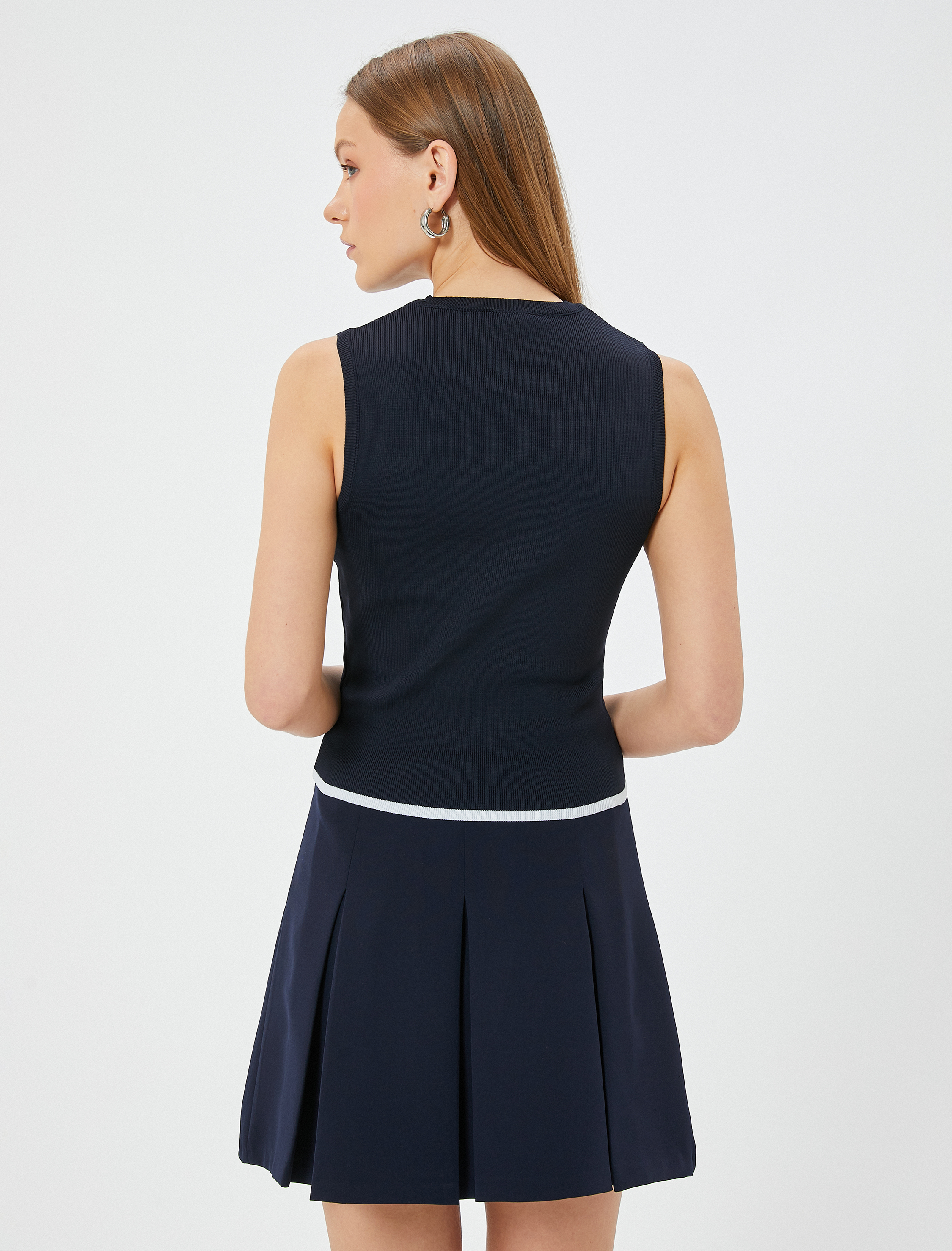   Yuvarlak Yaka Kontrast Detaylı Triko Atlet