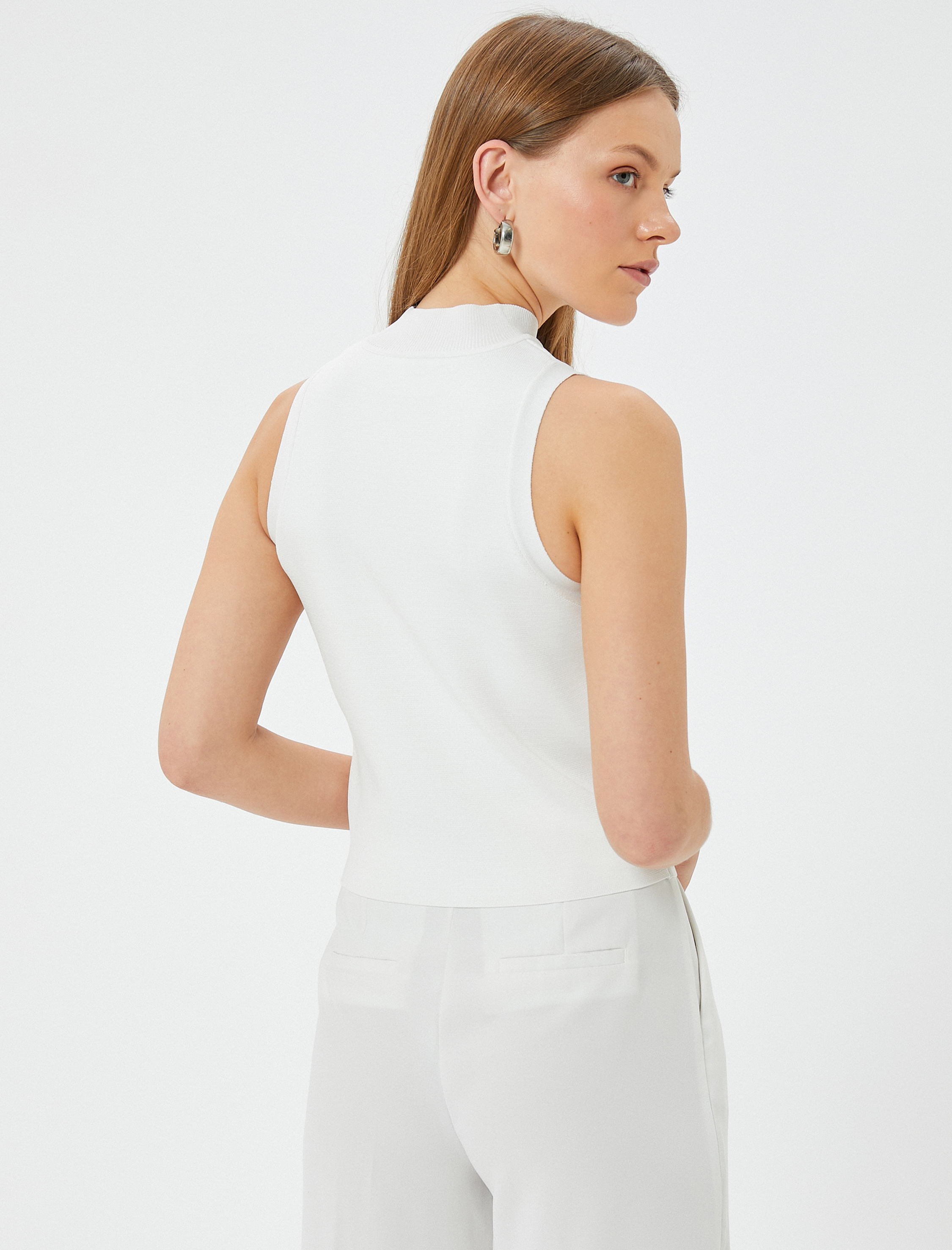   Boğazlı Yaka Triko Kolsuz Üst