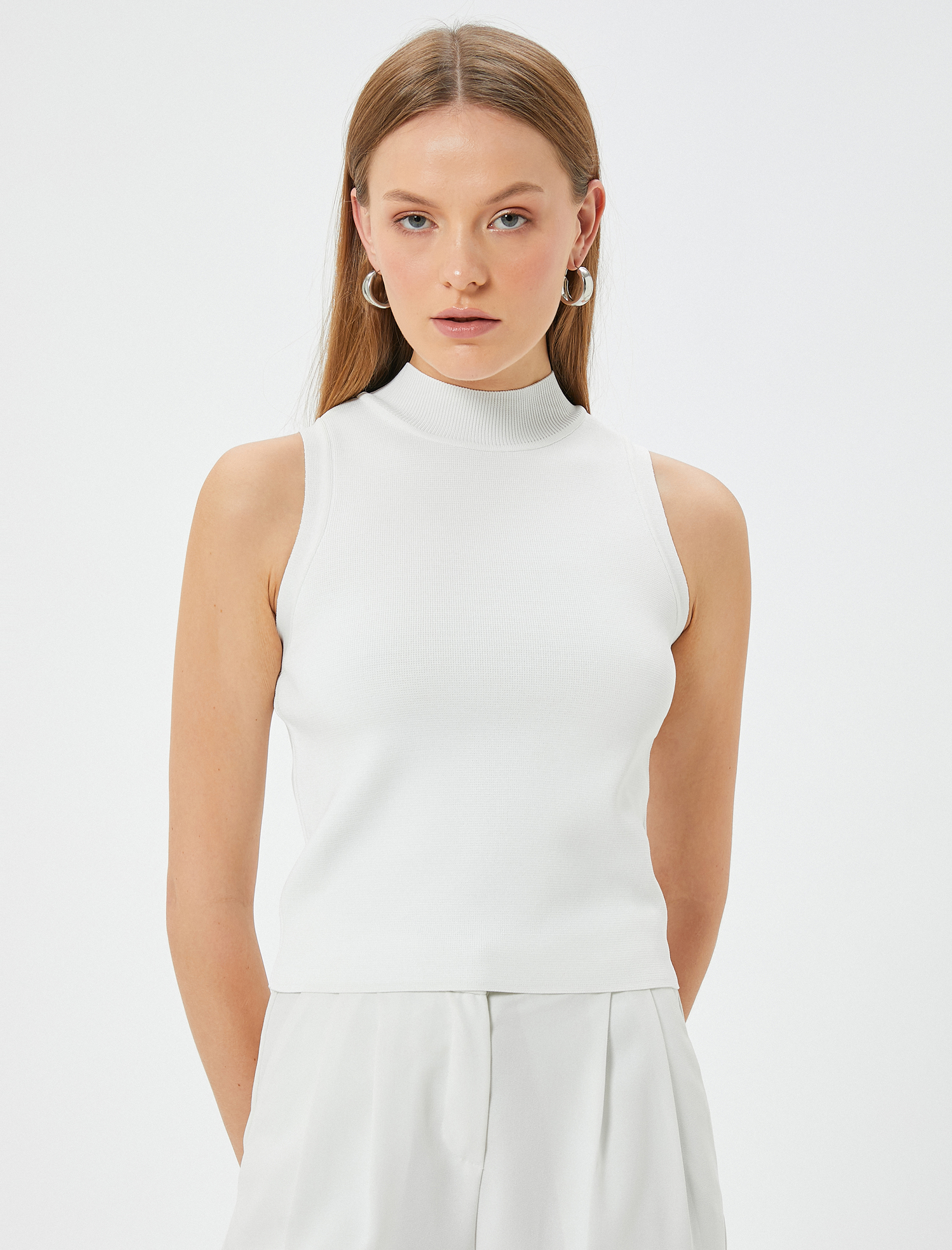   Boğazlı Yaka Triko Kolsuz Üst