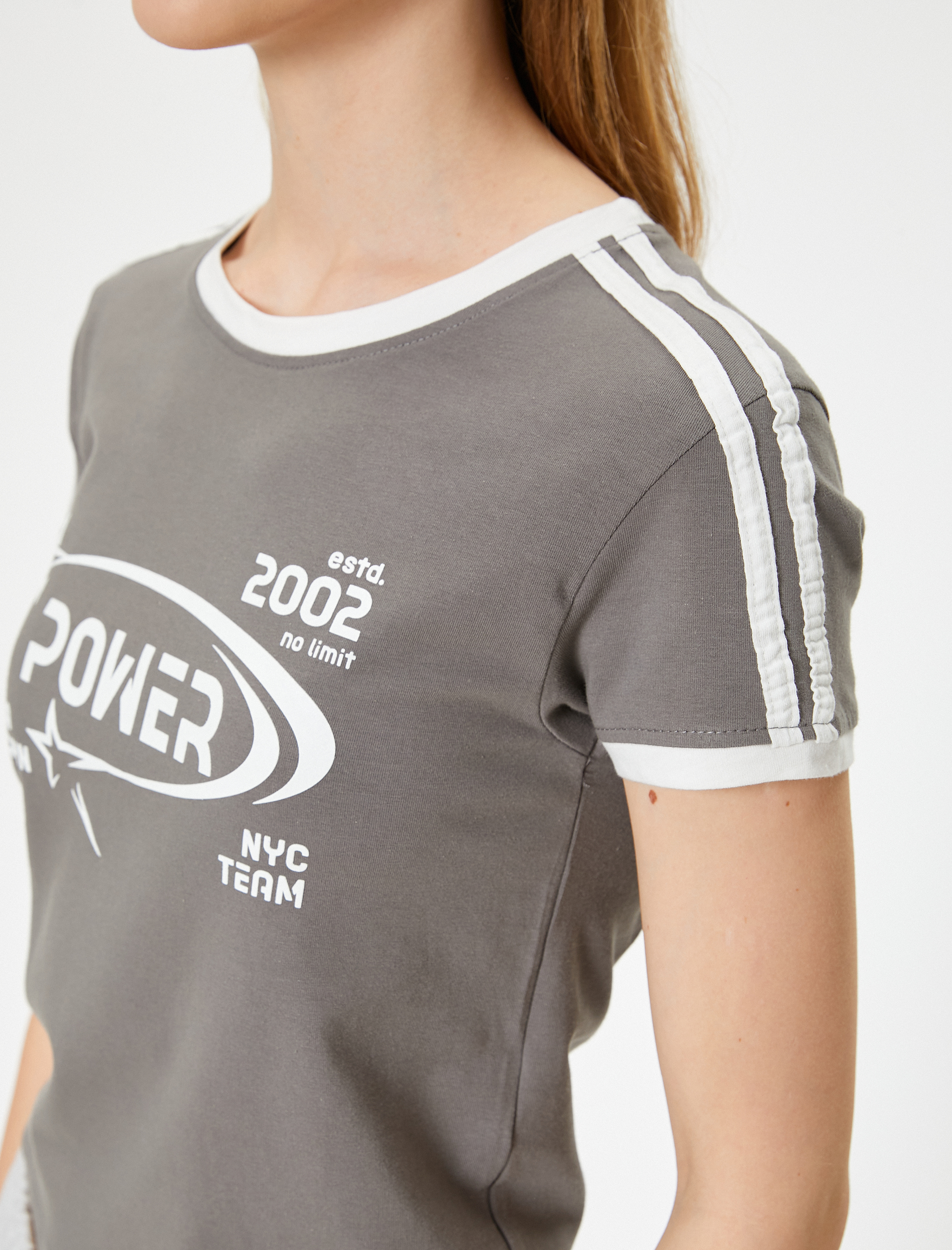 Kolej Tişört Baskılı Slim Fit Bisiklet Yaka Şerit Detaylı