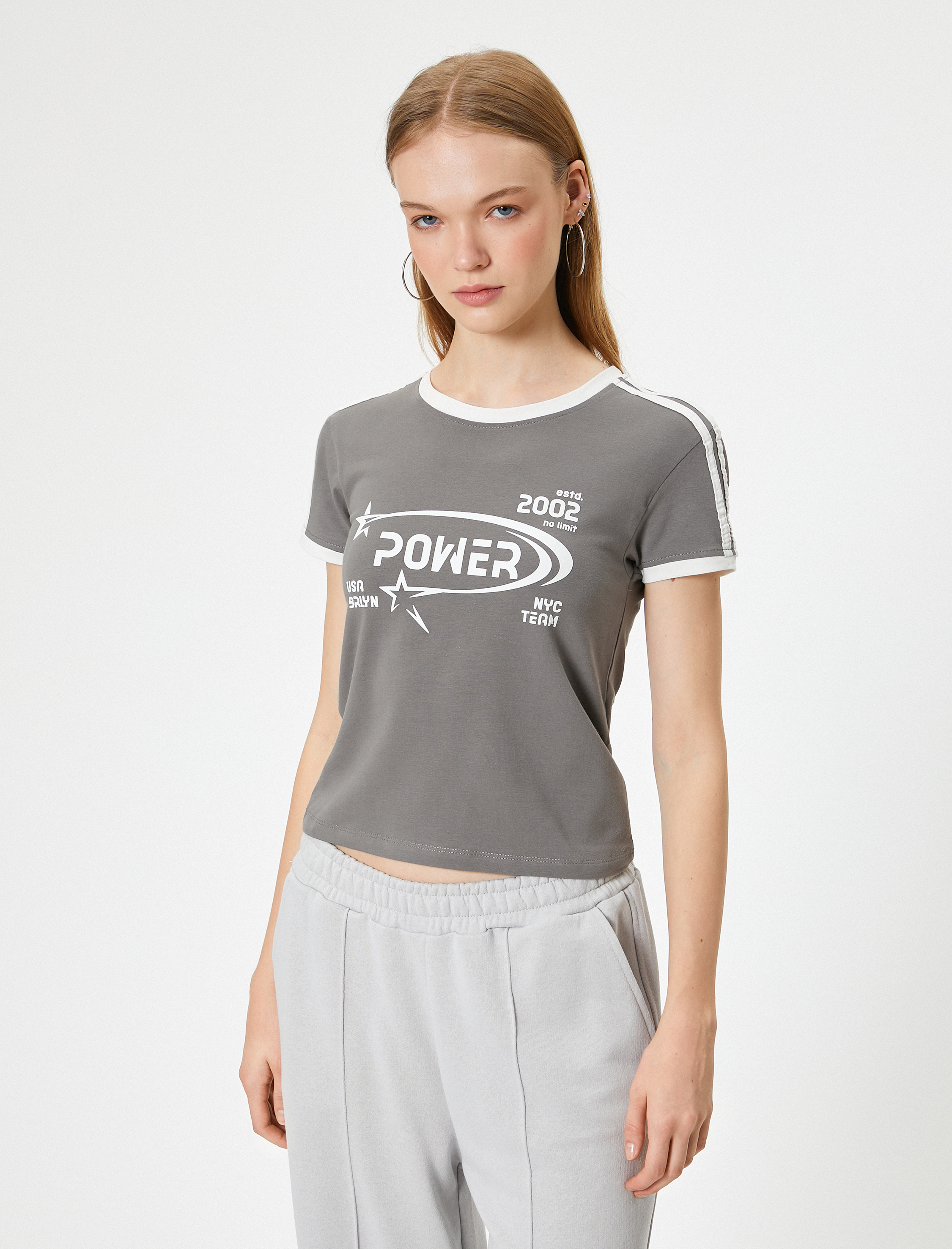 Kolej Tişört Baskılı Slim Fit Bisiklet Yaka Şerit Detaylı