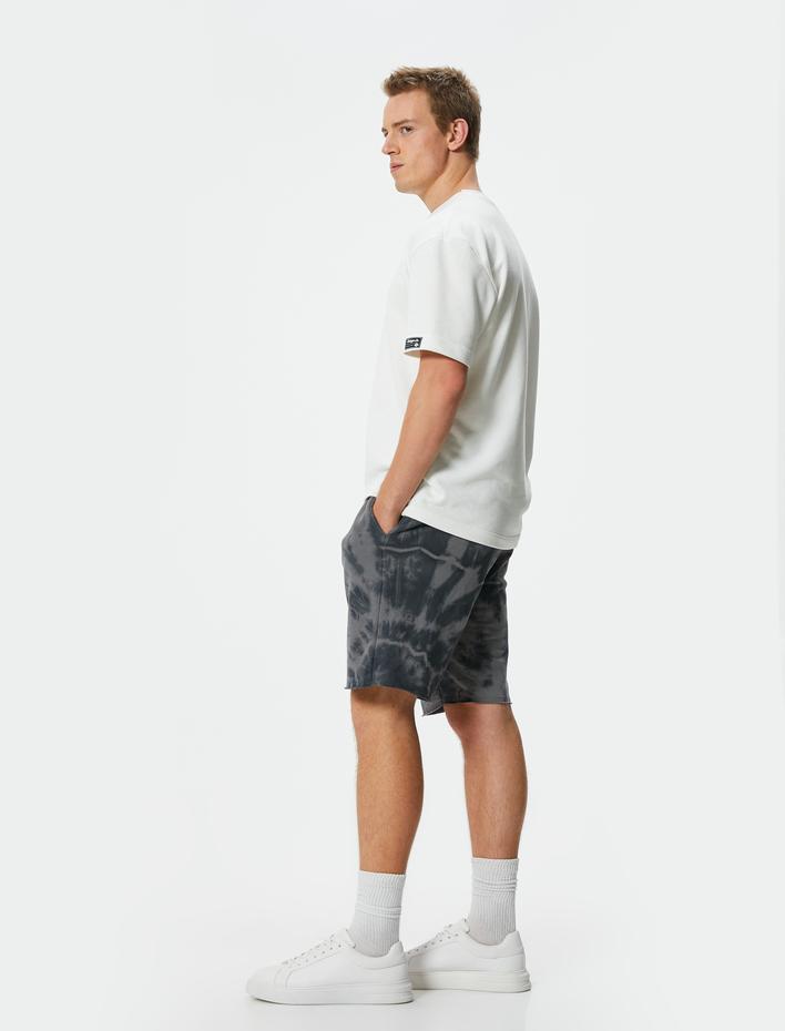  Oversize Bermuda Şort Beli Bağcıklı Soyut Baskılı Cepli